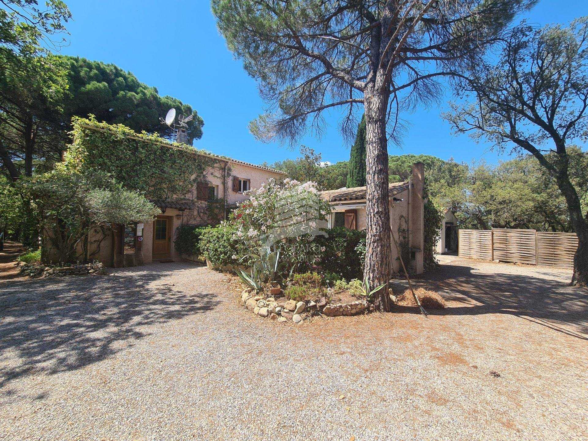 σπίτι σε Roquebrune-sur-Argens, Provence-Alpes-Cote d'Azur 10816826