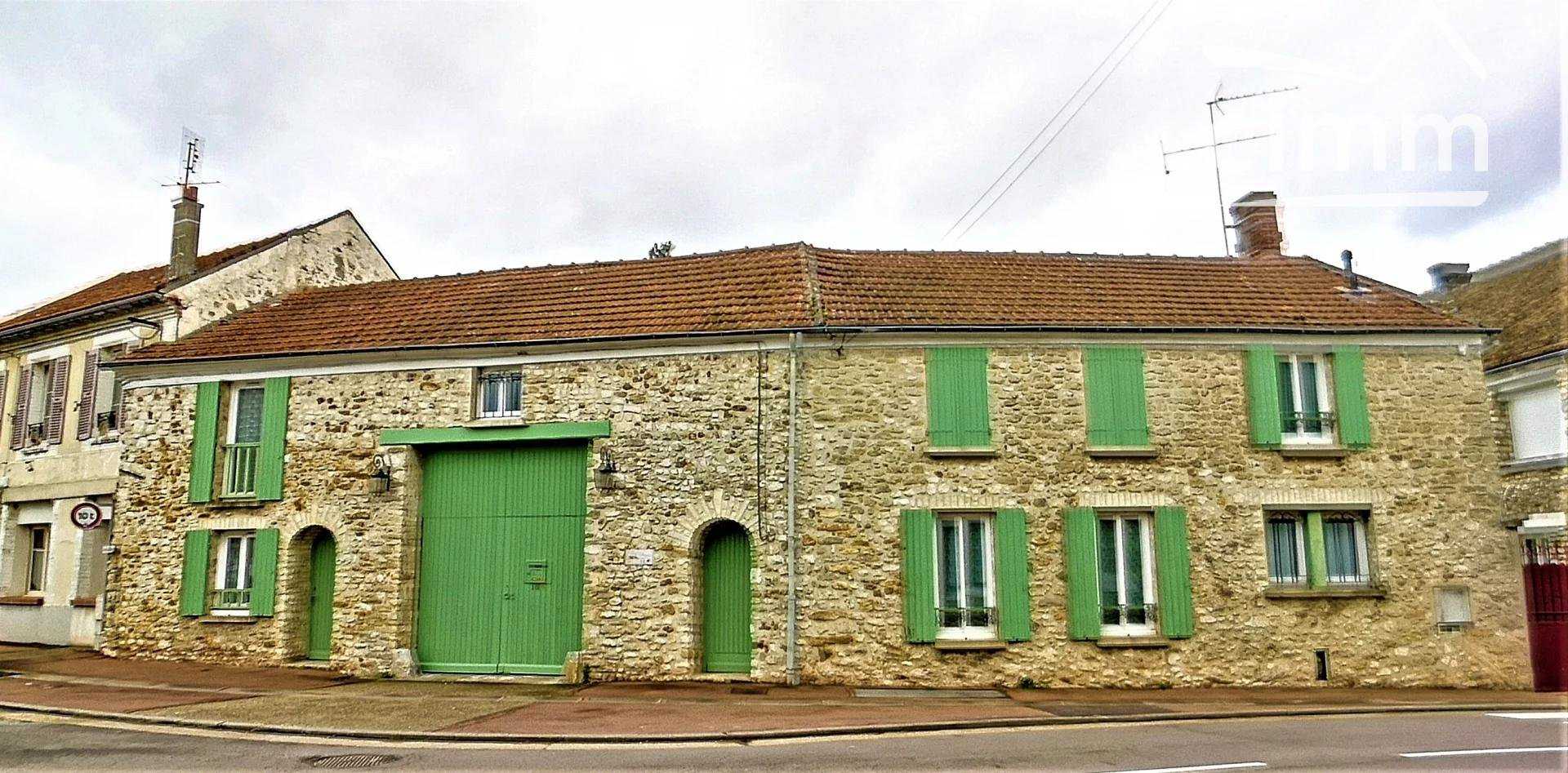 Asuinrakennus sisään Arnouville-lès-Mantes, Yvelines 10816907