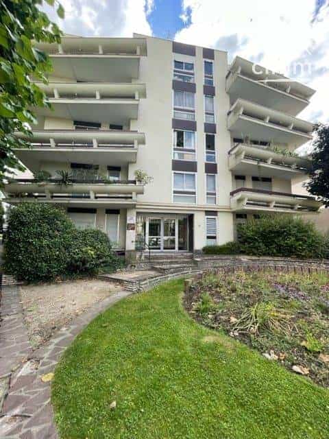 Condominium in Villemomble, Ile-de-France 10816943
