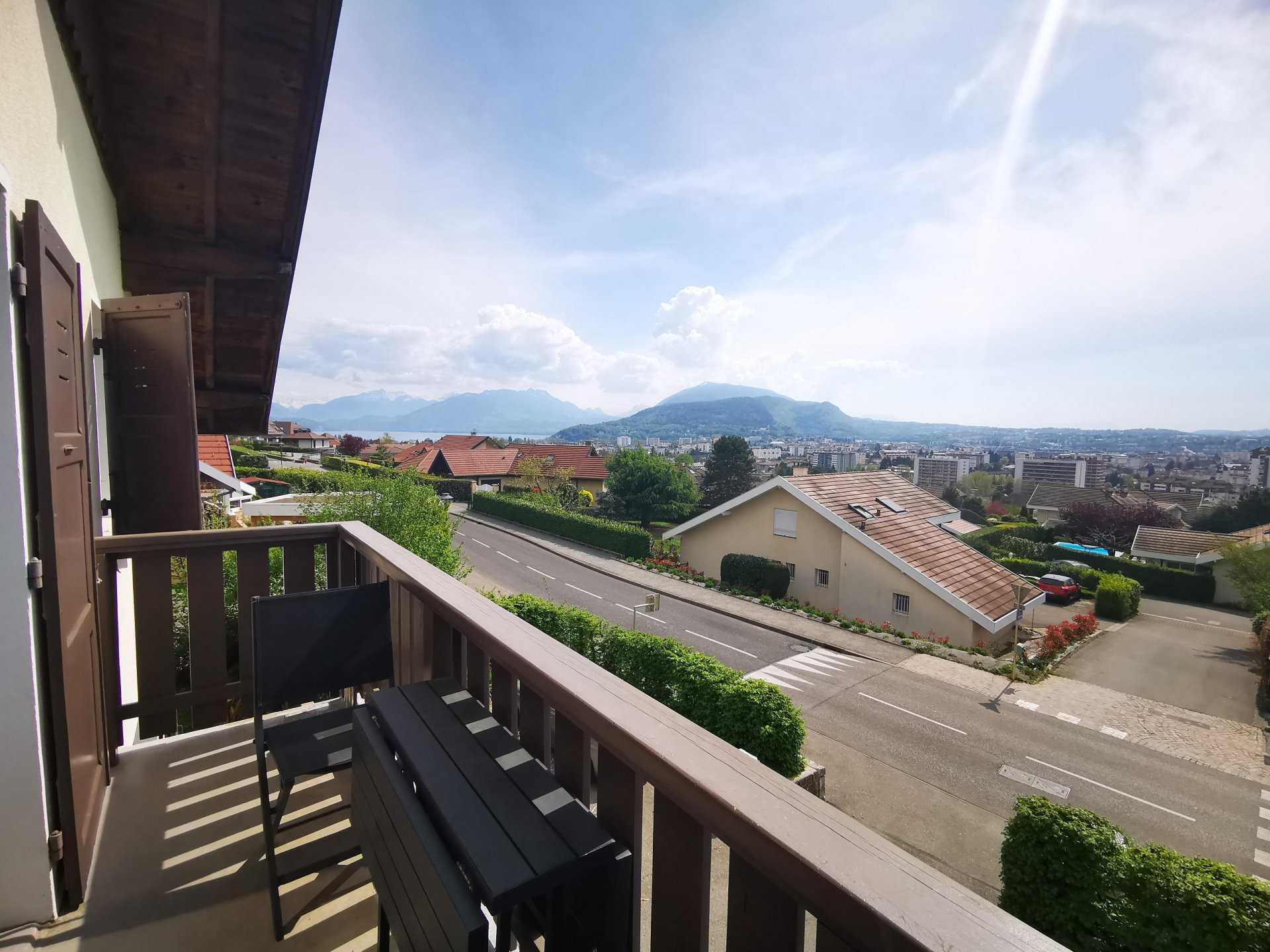 Condominium in Annecy-le-Vieux, Auvergne-Rhône-Alpes 10816978