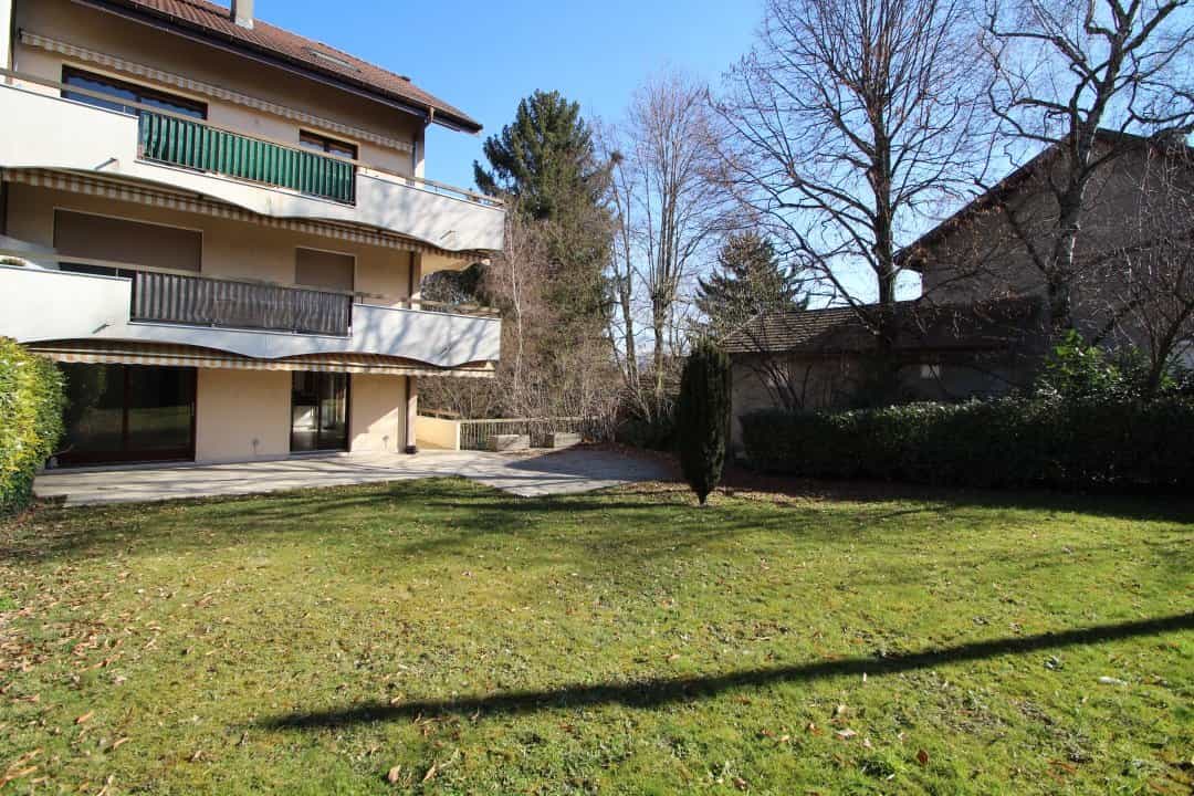 Condominium in Reignier, Auvergne-Rhone-Alpes 10816980
