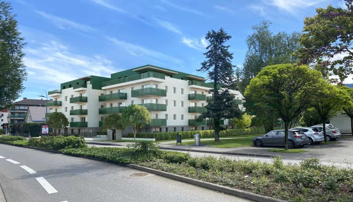 Condominium in Thonon-les-Bains, Auvergne-Rhone-Alpes 10816997