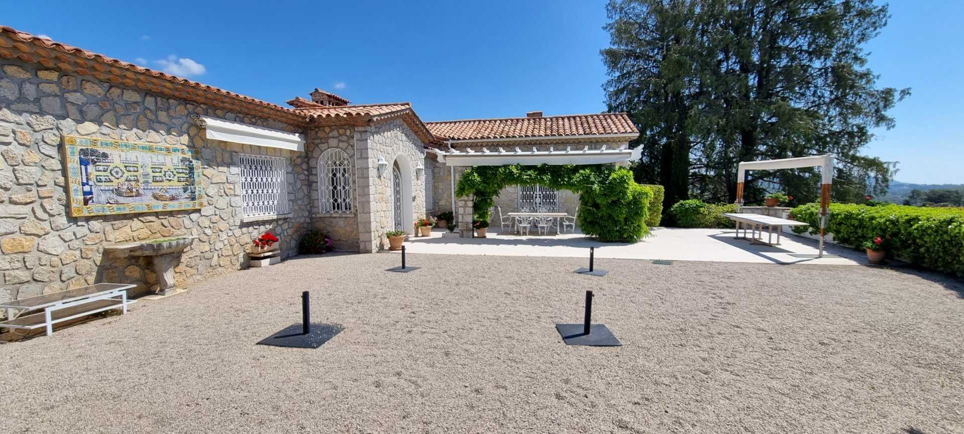 Rumah di La Roquette-sur-Siagne, Provence-Alpes-Cote d'Azur 10817056