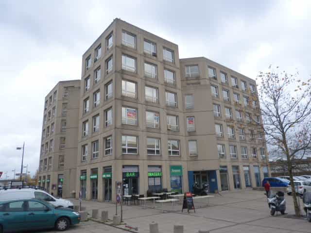 Office in Saint-Pierre-des-Corps, Centre-Val de Loire 10817283