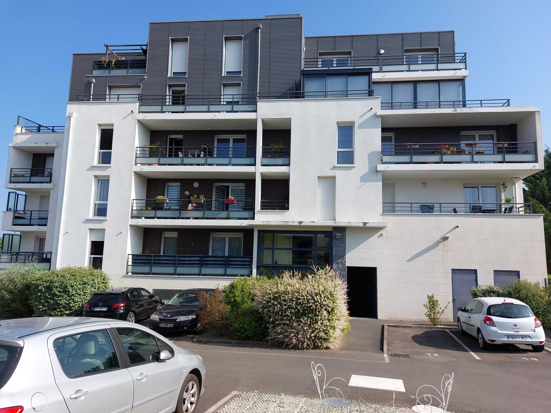 Condominium in Saint-Symphorien, Centre-Val de Loire 10817293