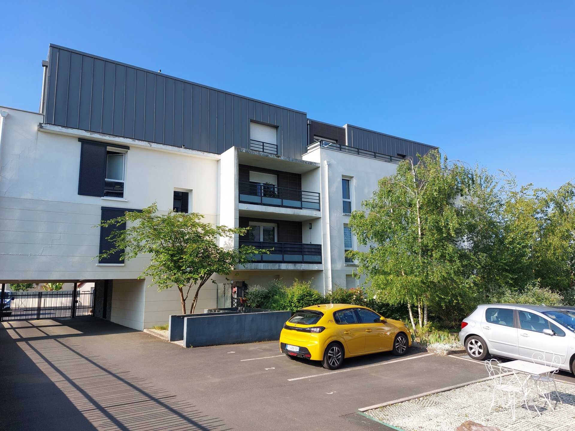 Condominium in Saint-Symphorien, Centre-Val de Loire 10817293