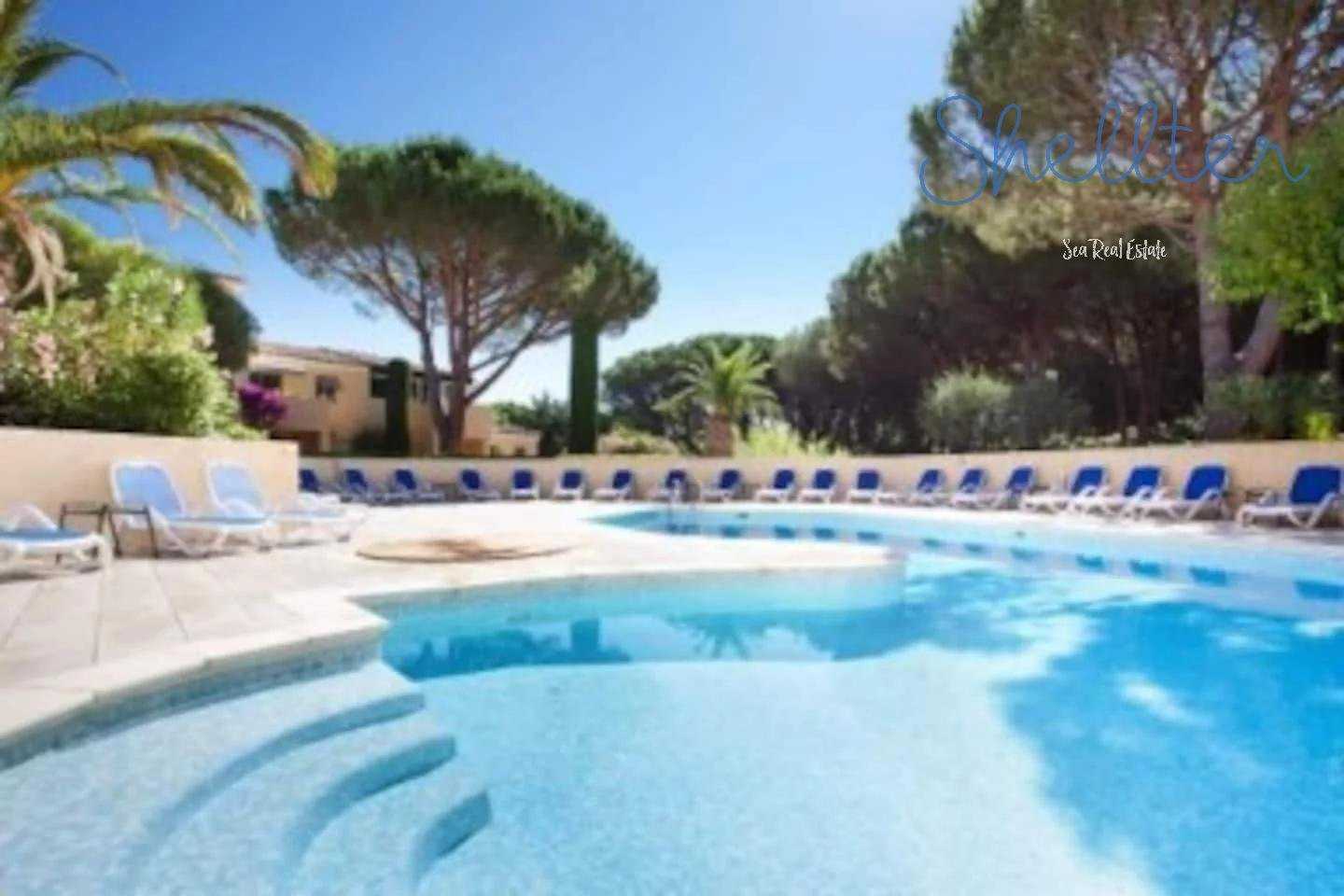 Condominium in Gassin, Provence-Alpes-Cote d'Azur 10817296