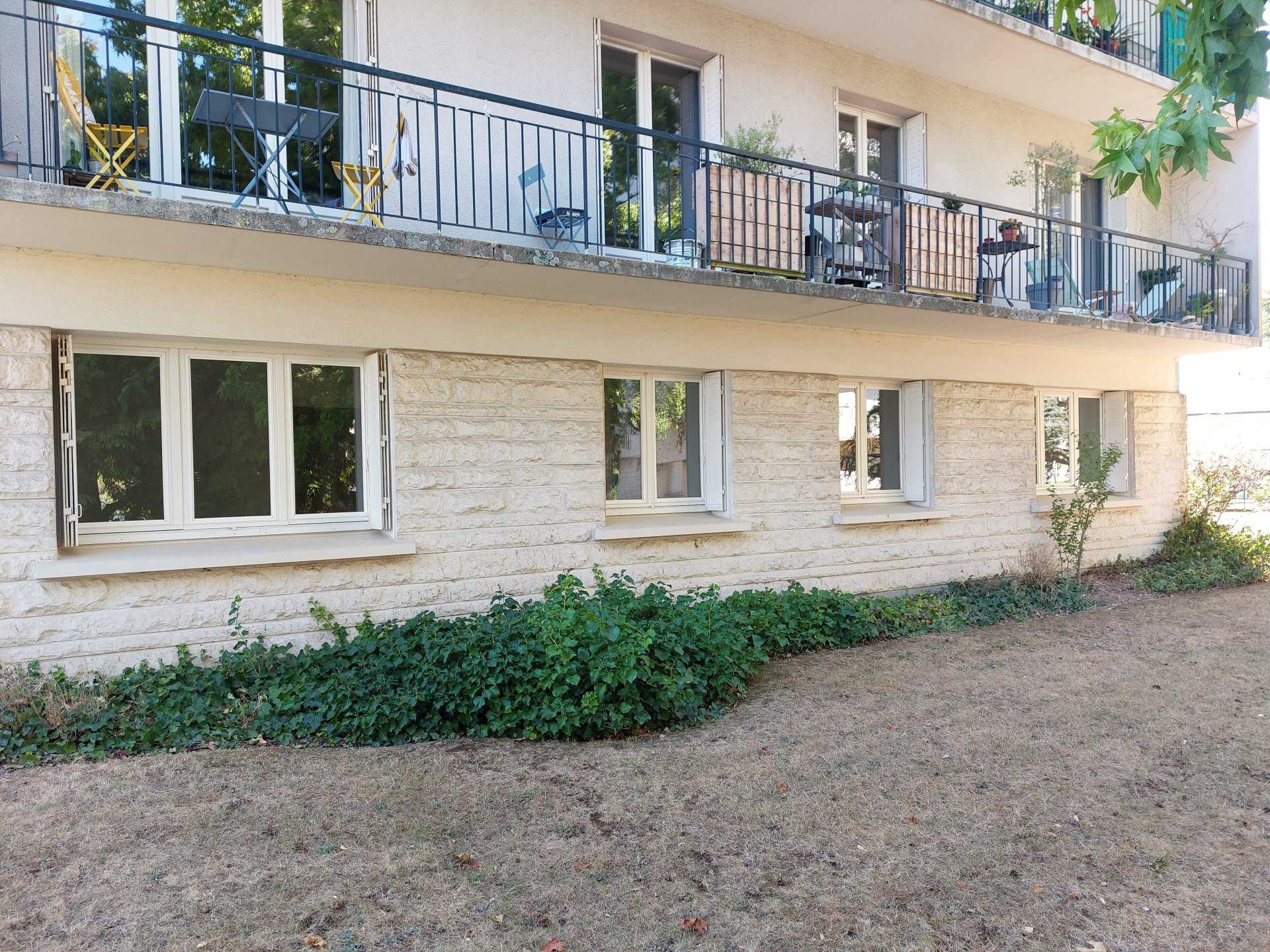 Condominium in Tours, Indre-et-Loire 10817307