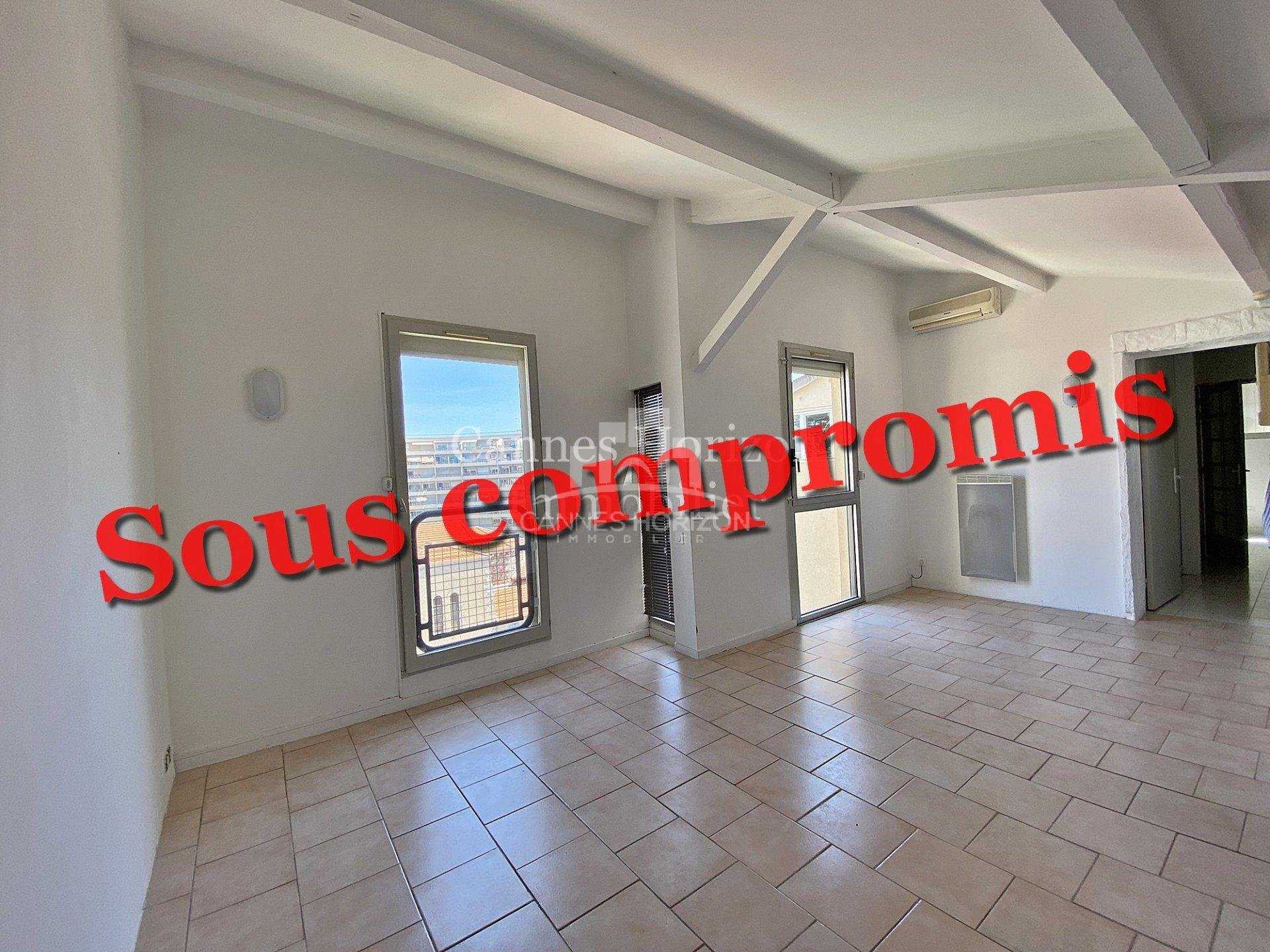Eigentumswohnung im Cannes-la-Bocca, Alpes-Maritimes 10817331