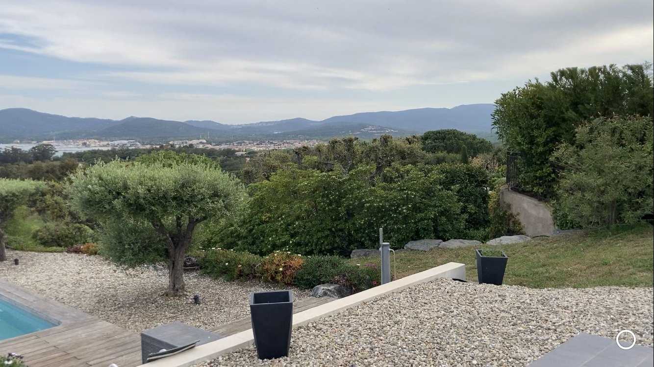 House in Grimaud, Provence-Alpes-Cote d'Azur 10817404