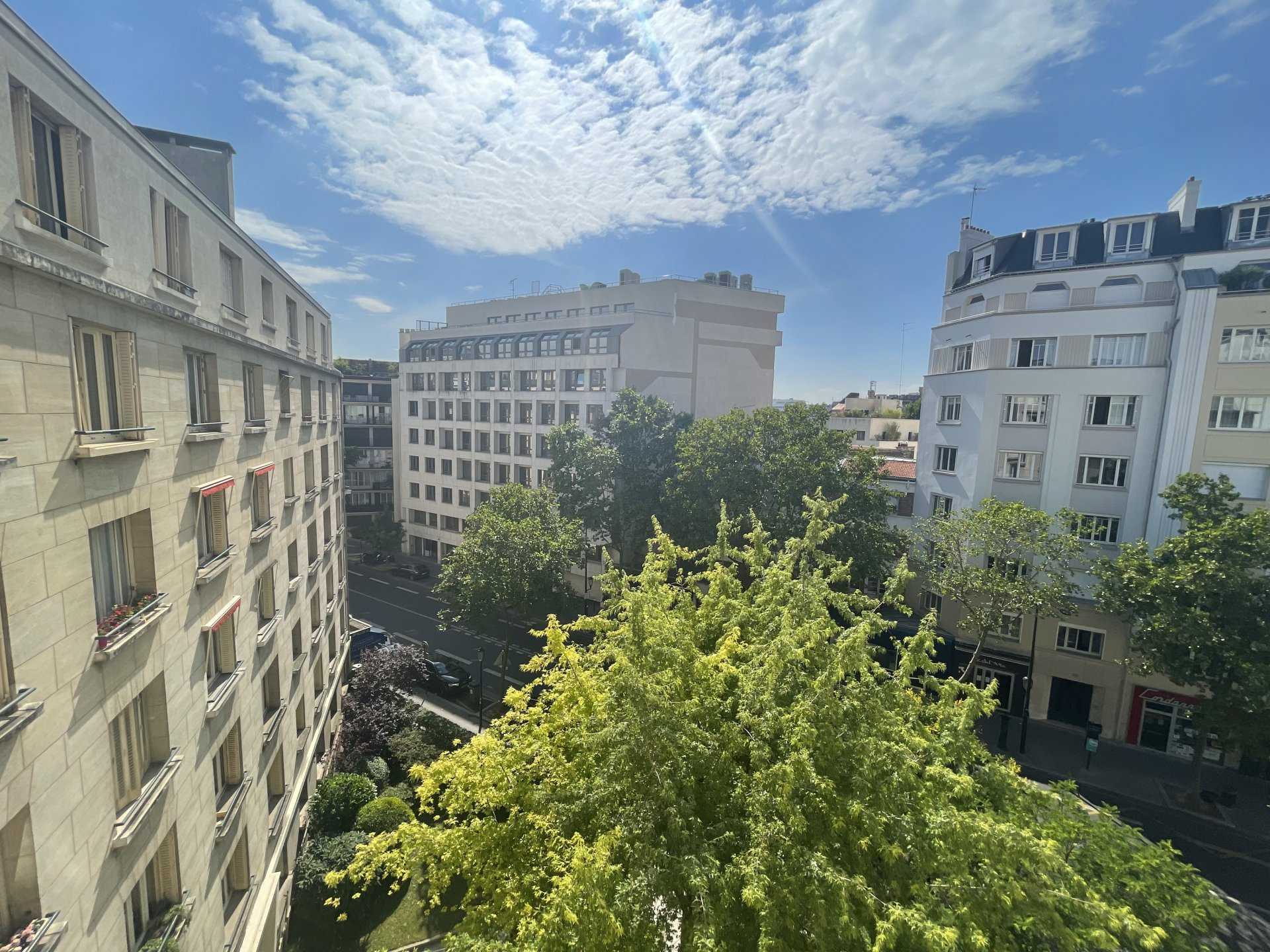 Condominium in Boulogne-Billancourt, Hauts-de-Seine 10817433