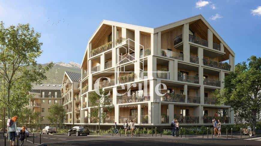 Condominium in Le Pinet, Provence-Alpes-Cote d'Azur 10817720