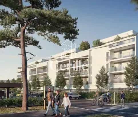 Condominium in Saint-Jerome, Provence-Alpes-Cote d'Azur 10817726