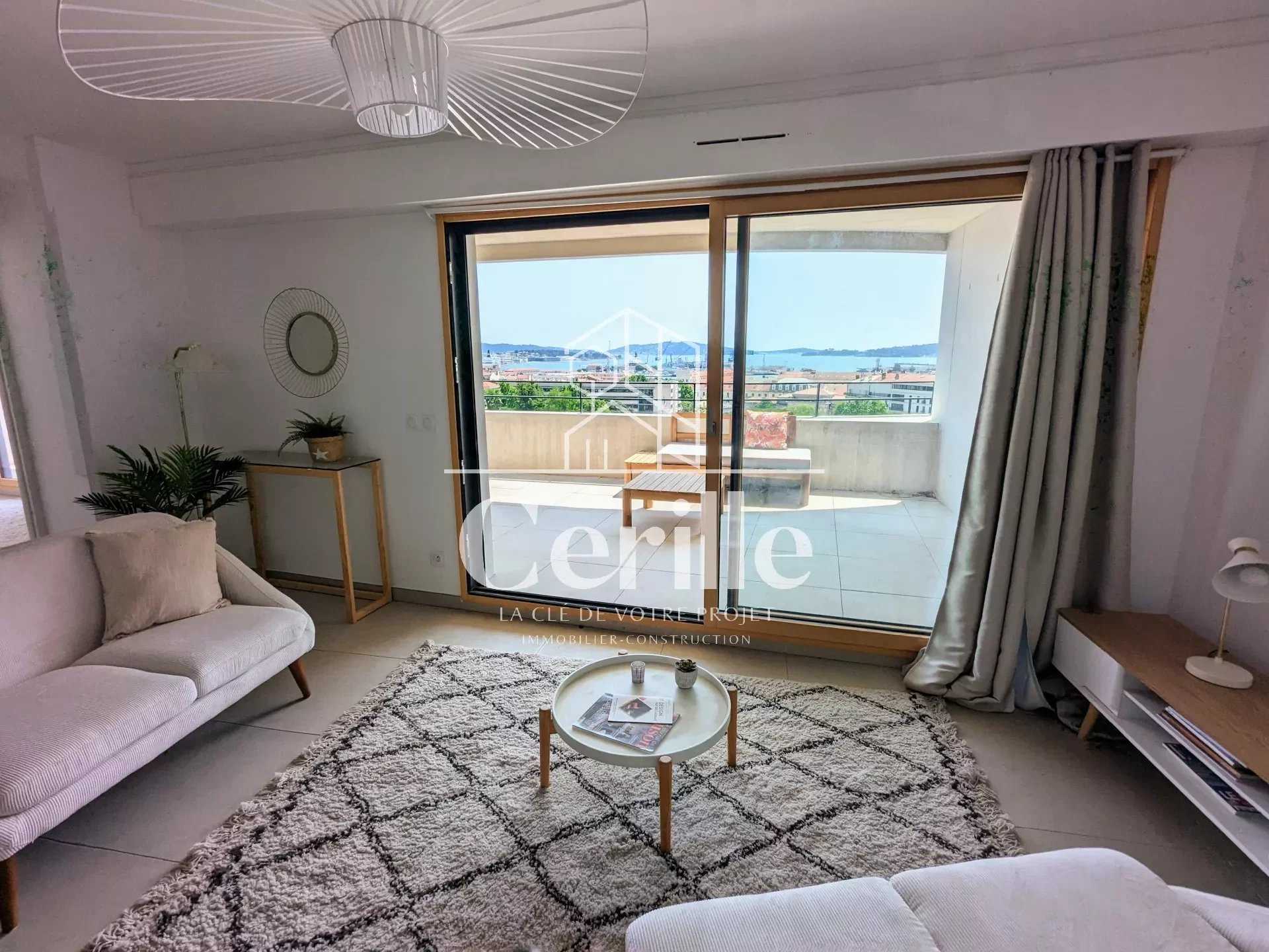 Condominium in Toulon, Provence-Alpes-Cote d'Azur 10817813