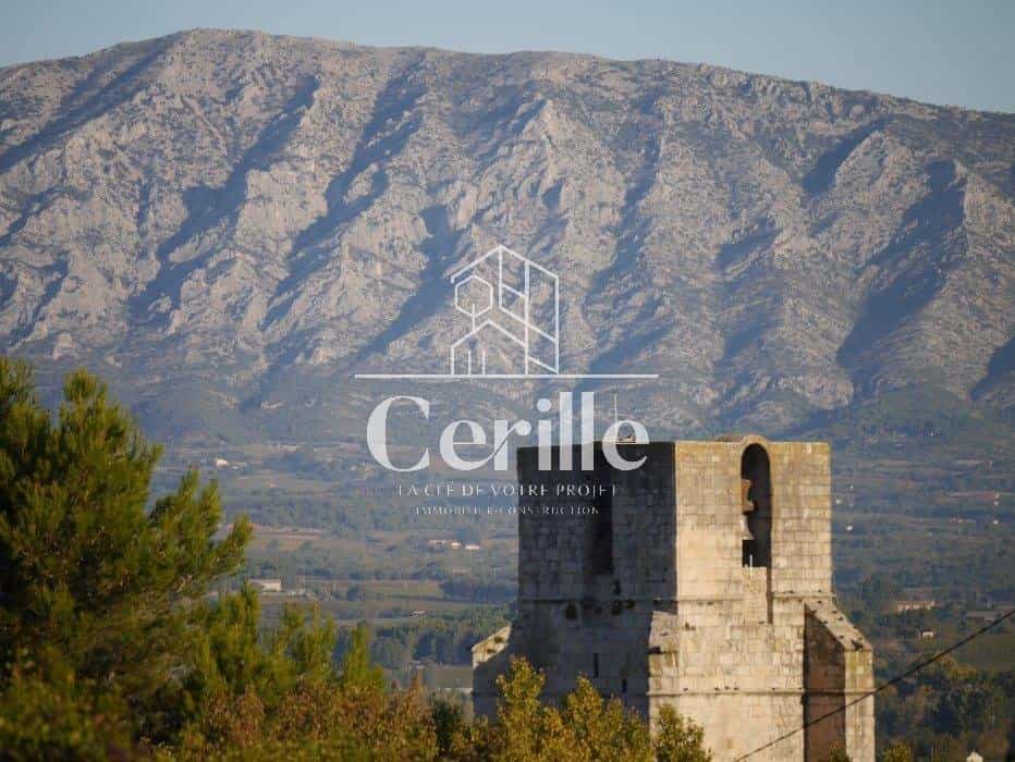 Condominium in Trets, Provence-Alpes-Côte d'Azur 10817821