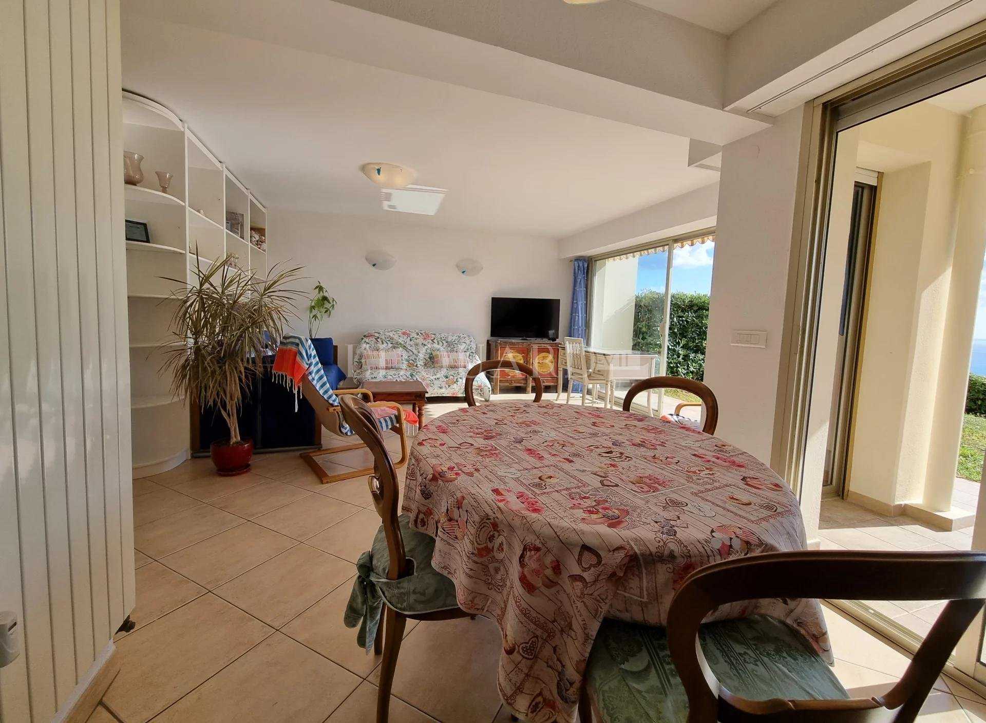 公寓 在 Menton, Alpes-Maritimes 10817831