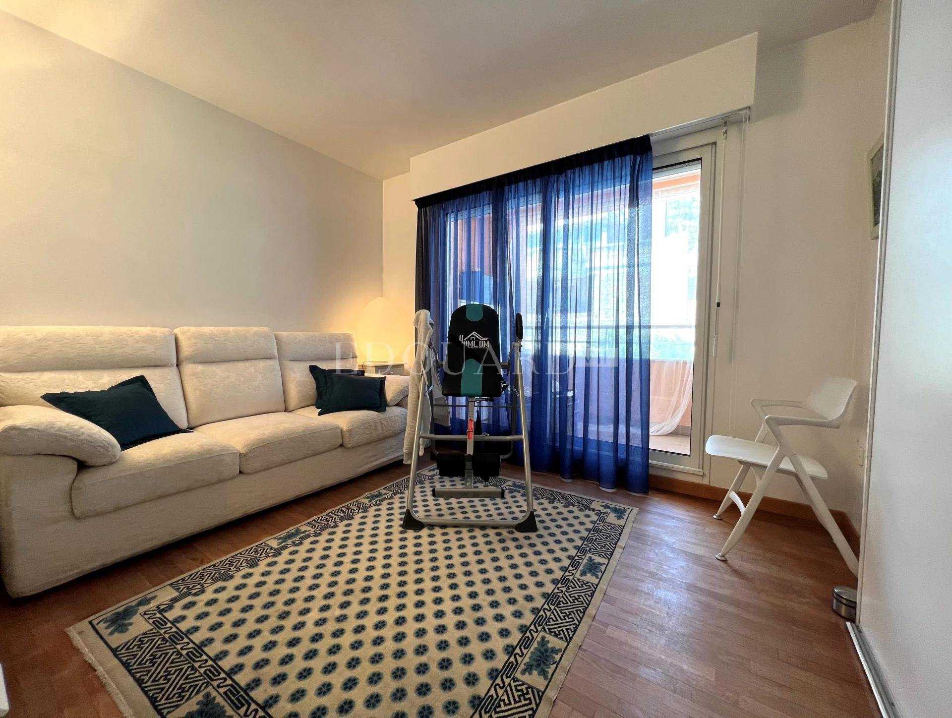 公寓 在 Roquebrune-Cap-Martin, Alpes-Maritimes 10817860