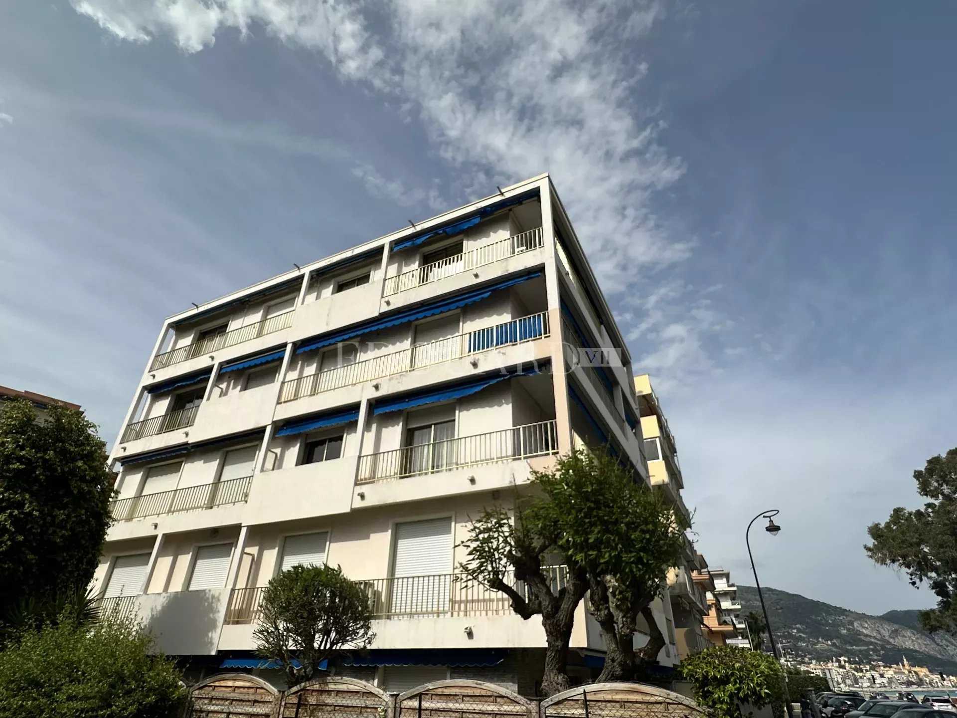 Condominium in Roquebrune-Cap-Martin, Alpes-Maritimes 10817912