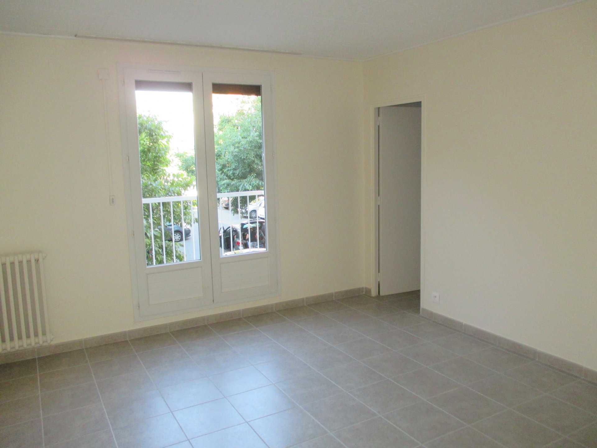 公寓 在 Chateauneuf-les-Martigues, Provence-Alpes-Cote d'Azur 10817914