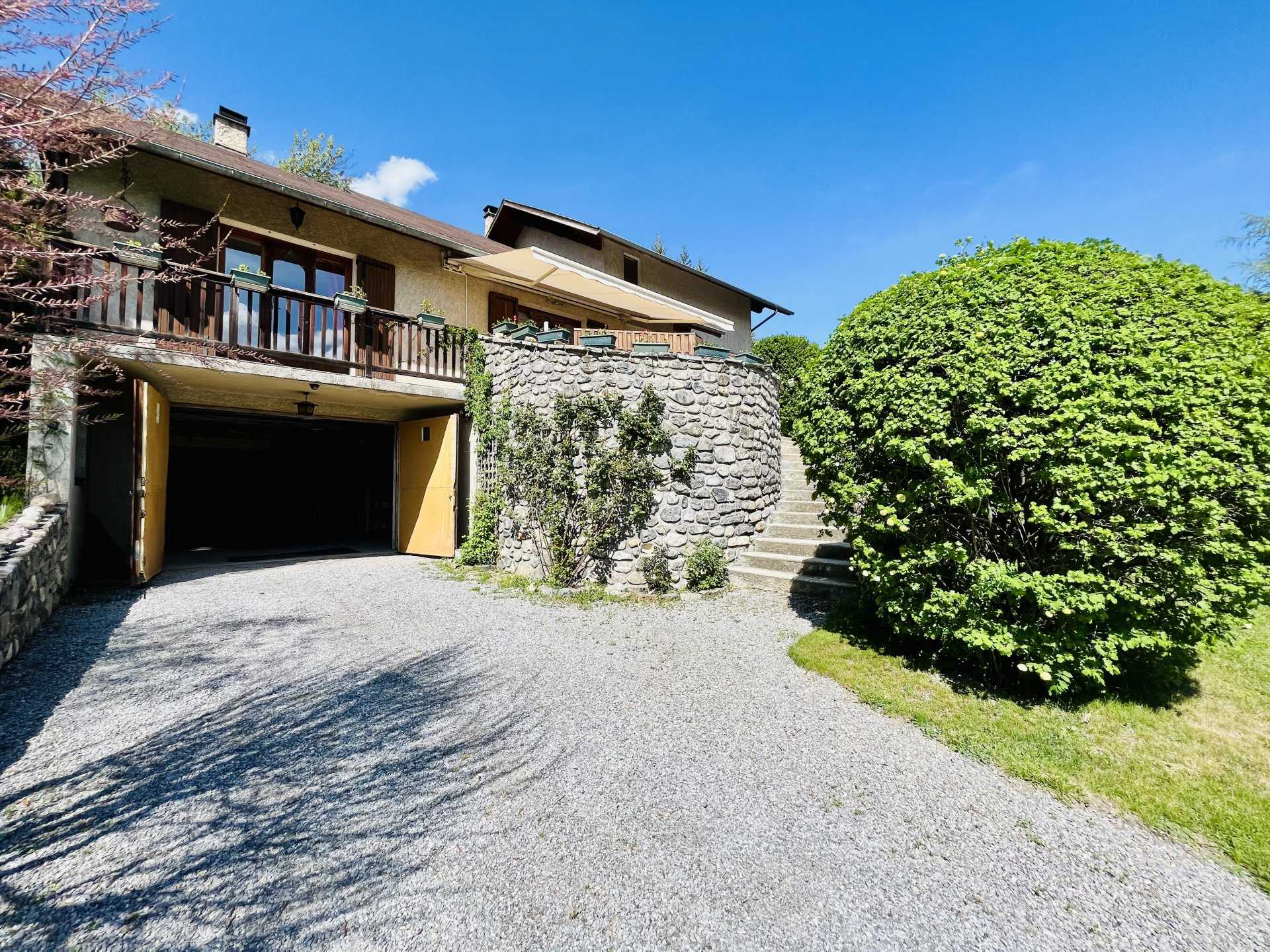 жилой дом в Barcelonnette, Alpes-de-Haute-Provence 10817932