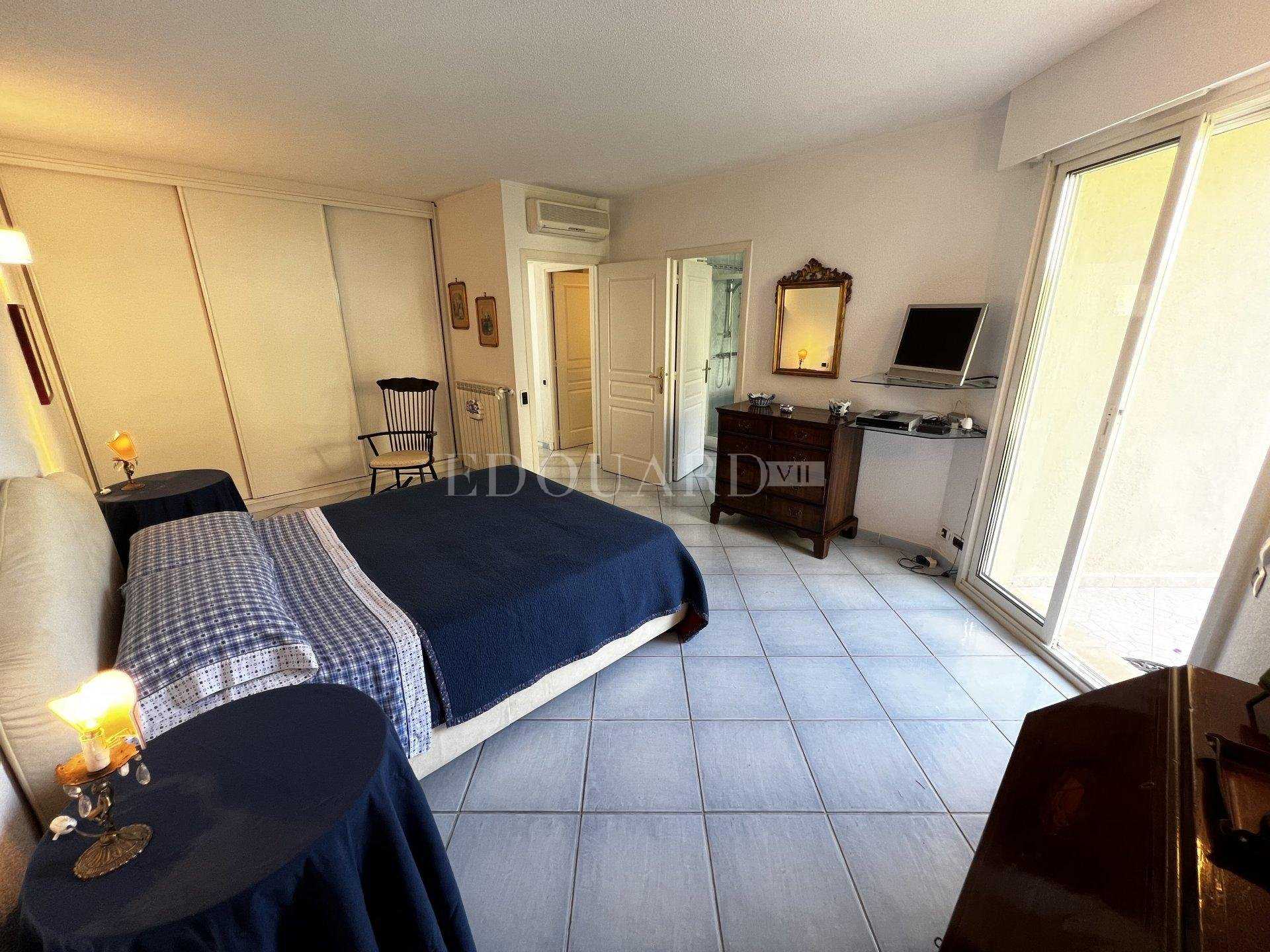 Квартира в Roquebrune-Cap-Martin, Alpes-Maritimes 10817933