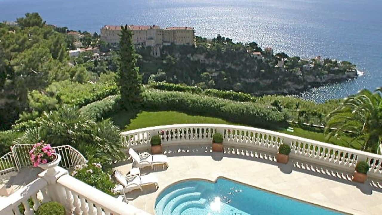 Talo sisään Cap-d'Ail, Provence-Alpes-Cote d'Azur 10818149