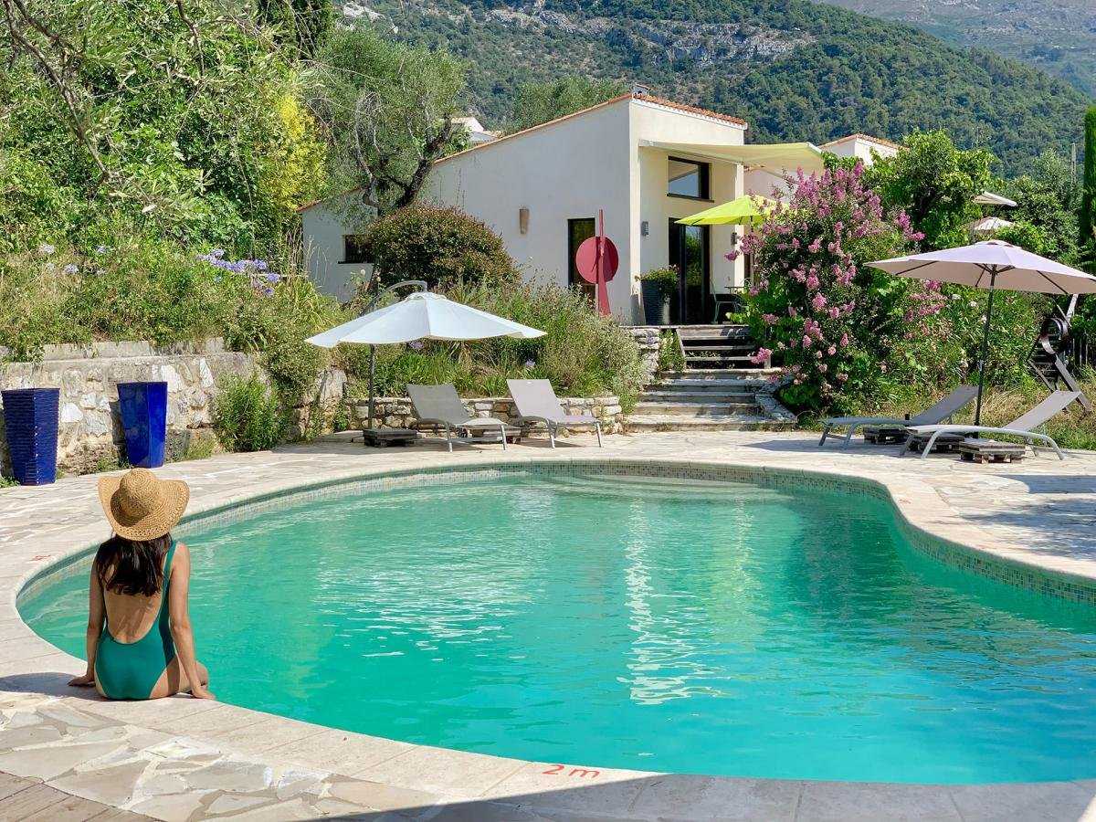casa en Le Collet, Provence-Alpes-Cote d'Azur 10818170
