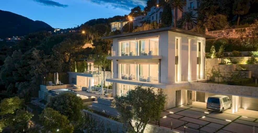 Будинок в Roquebrune, Provence-Alpes-Cote d'Azur 10818181