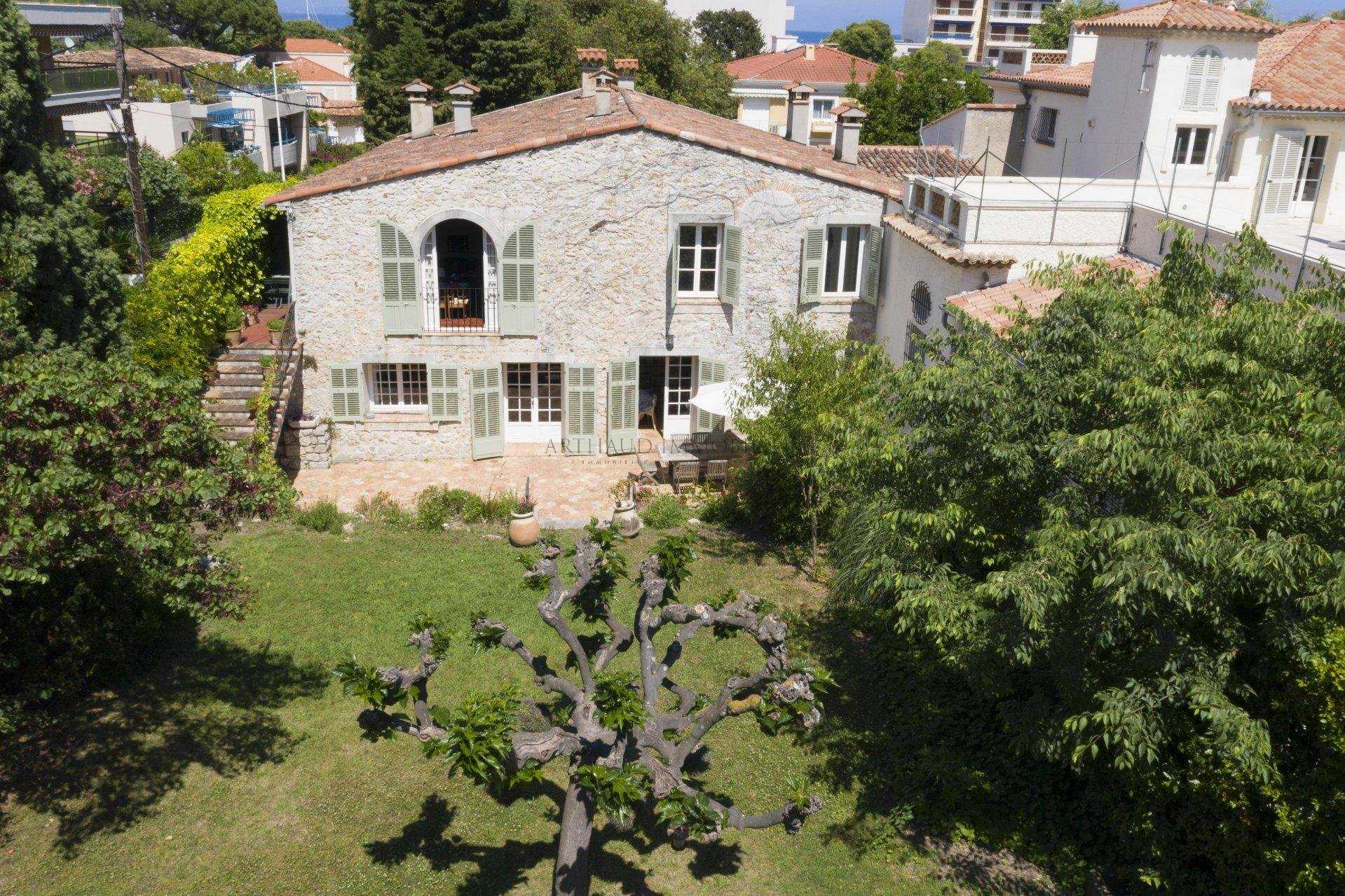 casa en Antibes, Provenza-Alpes-Costa Azul 10818189