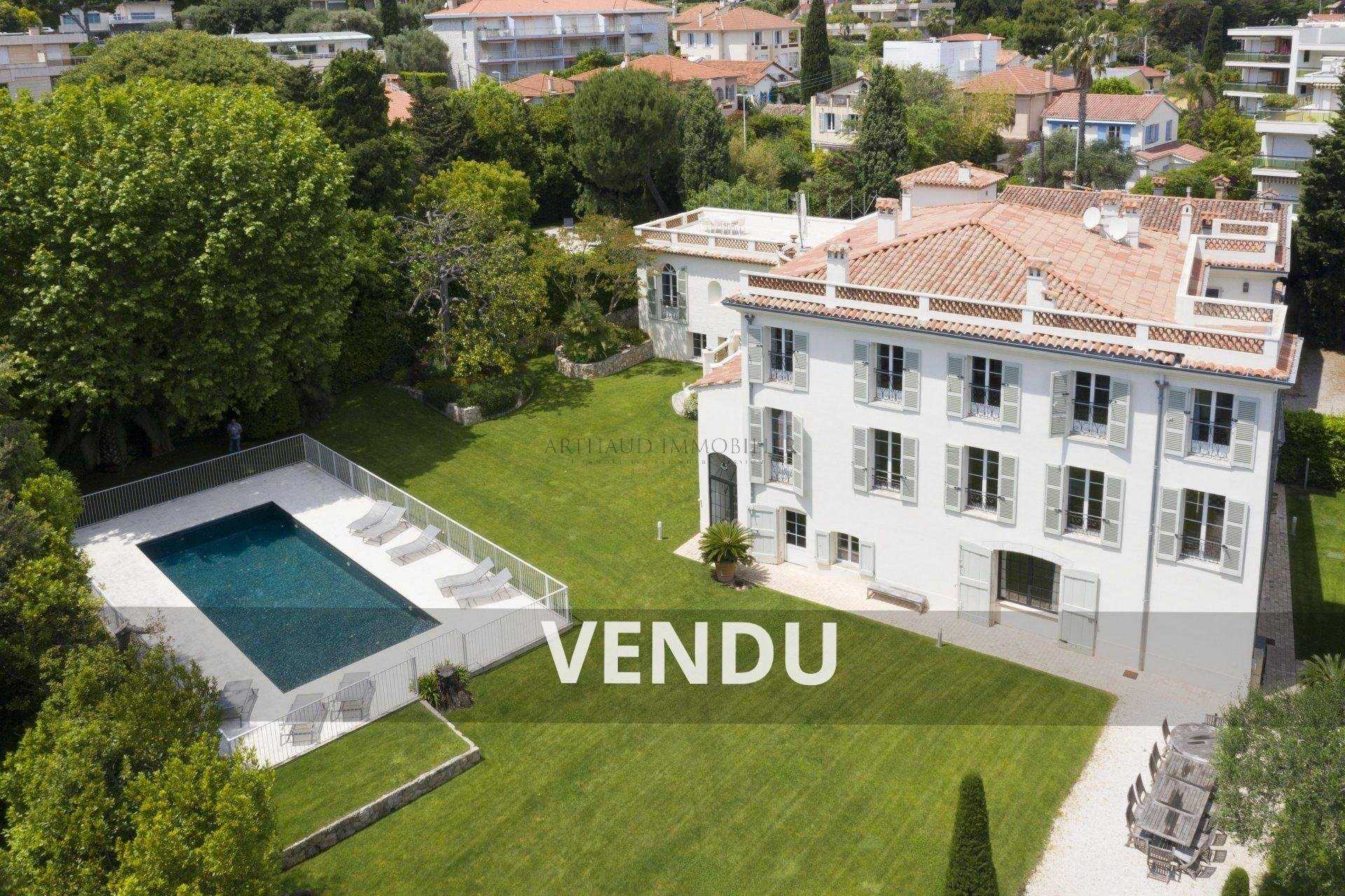 House in Juan-les-Pins, Provence-Alpes-Cote d'Azur 10818194
