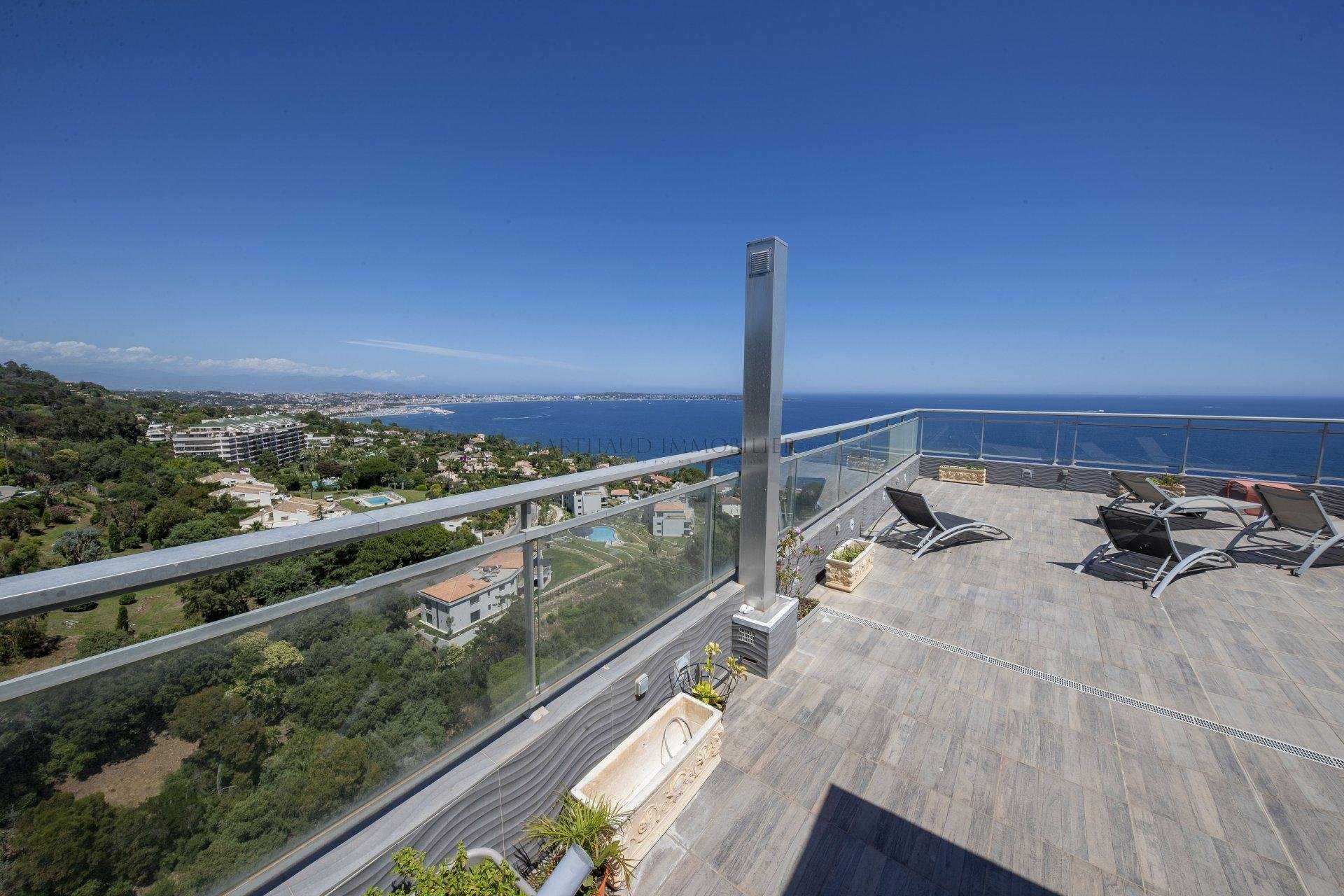 Residential in Cannes, Alpes-Maritimes 10818202