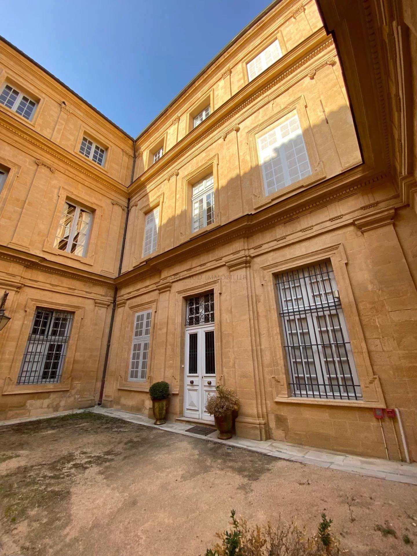 casa en Aix-en-Provence, Provence-Alpes-Cote d'Azur 10818206
