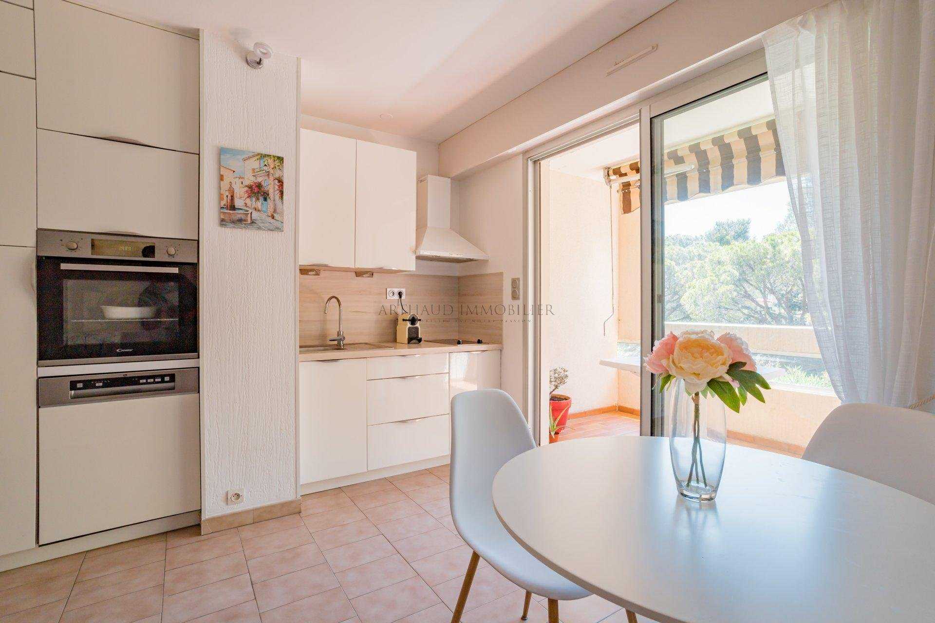 Condominium in Port Santa-Lucia, Provence-Alpes-Cote d'Azur 10818222