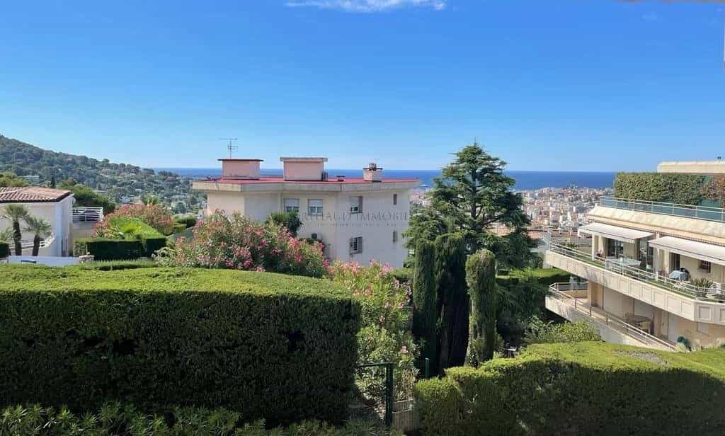 Residential in Le Cannet, Alpes-Maritimes 10818223