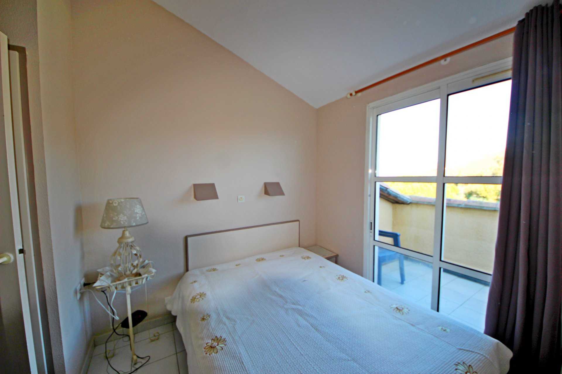 Condominium in Saint-Raphael, Provence-Alpes-Cote d'Azur 10818268