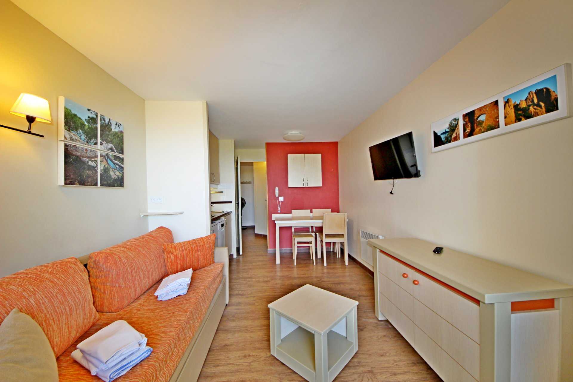 Condominium in Een homo, Provence-Alpes-Côte d'Azur 10818275
