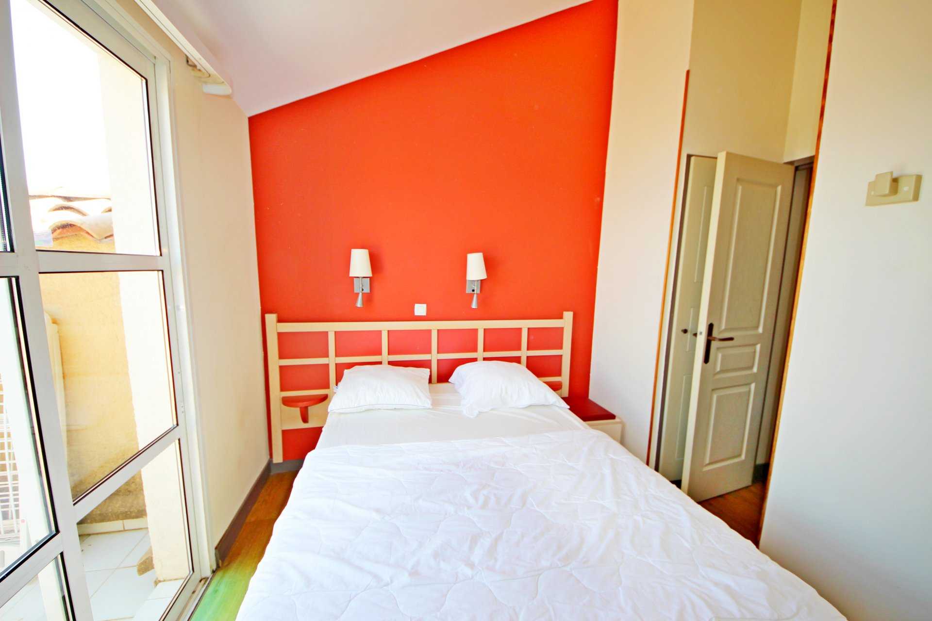 Condominium dans Un gay, Provence-Alpes-Côte d'Azur 10818282