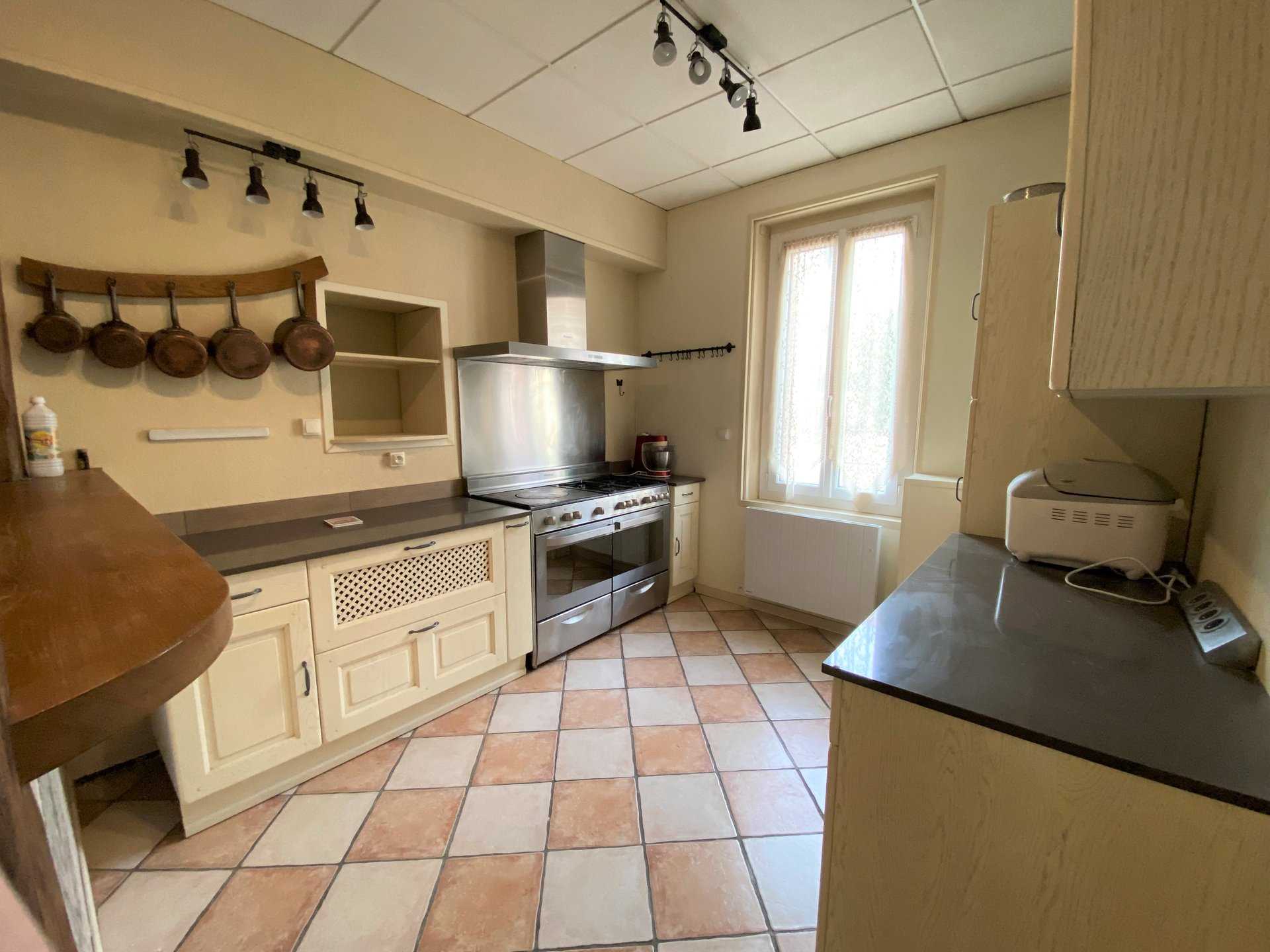 House in Salbris, Centre-Val de Loire 10818312