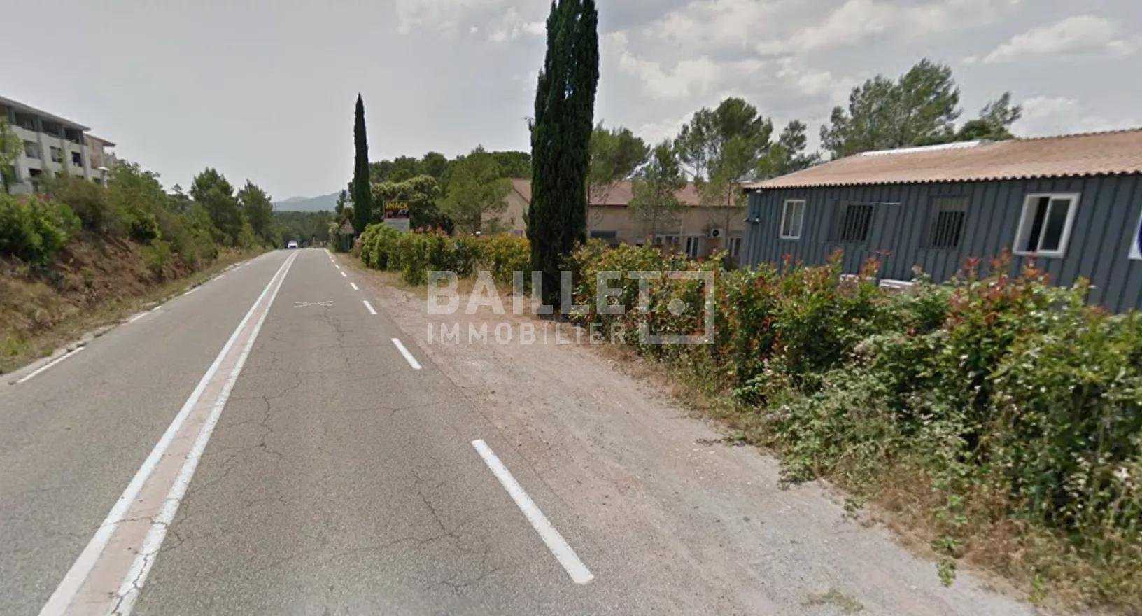 Jälleenmyynti sisään Roquebrune-sur-Argens, Provence-Alpes-Cote d'Azur 10818414