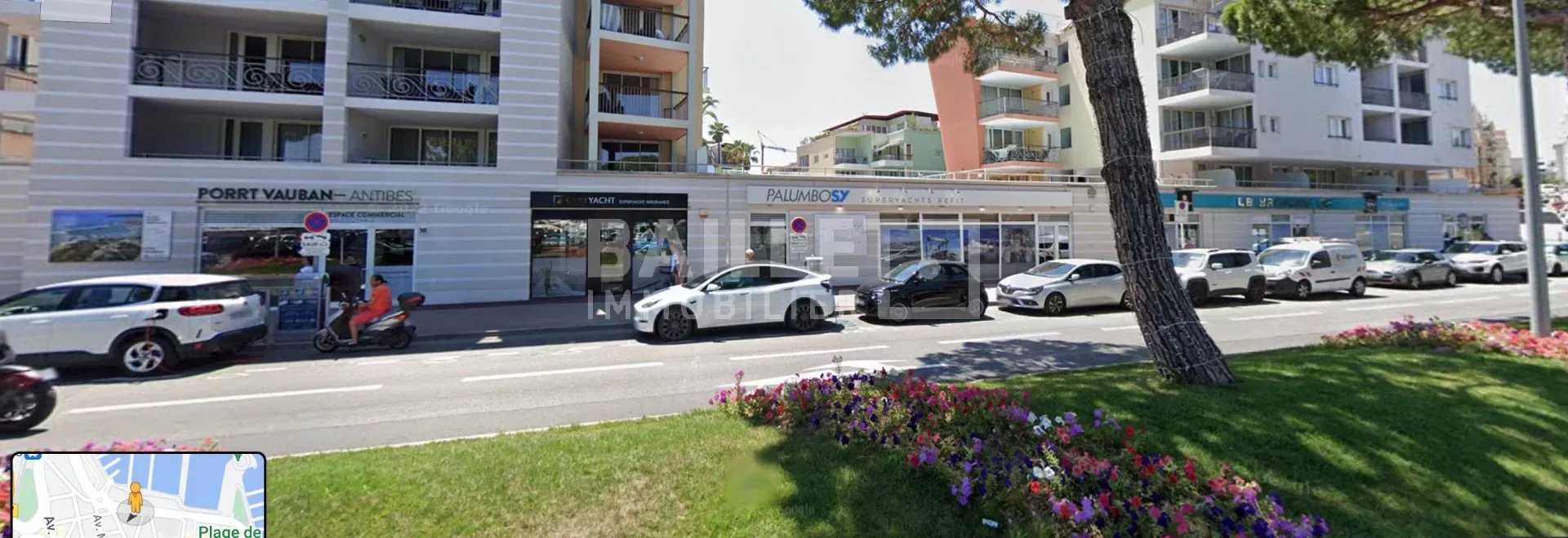 Pejabat dalam Antibes, Provence-Alpes-Cote d'Azur 10818431