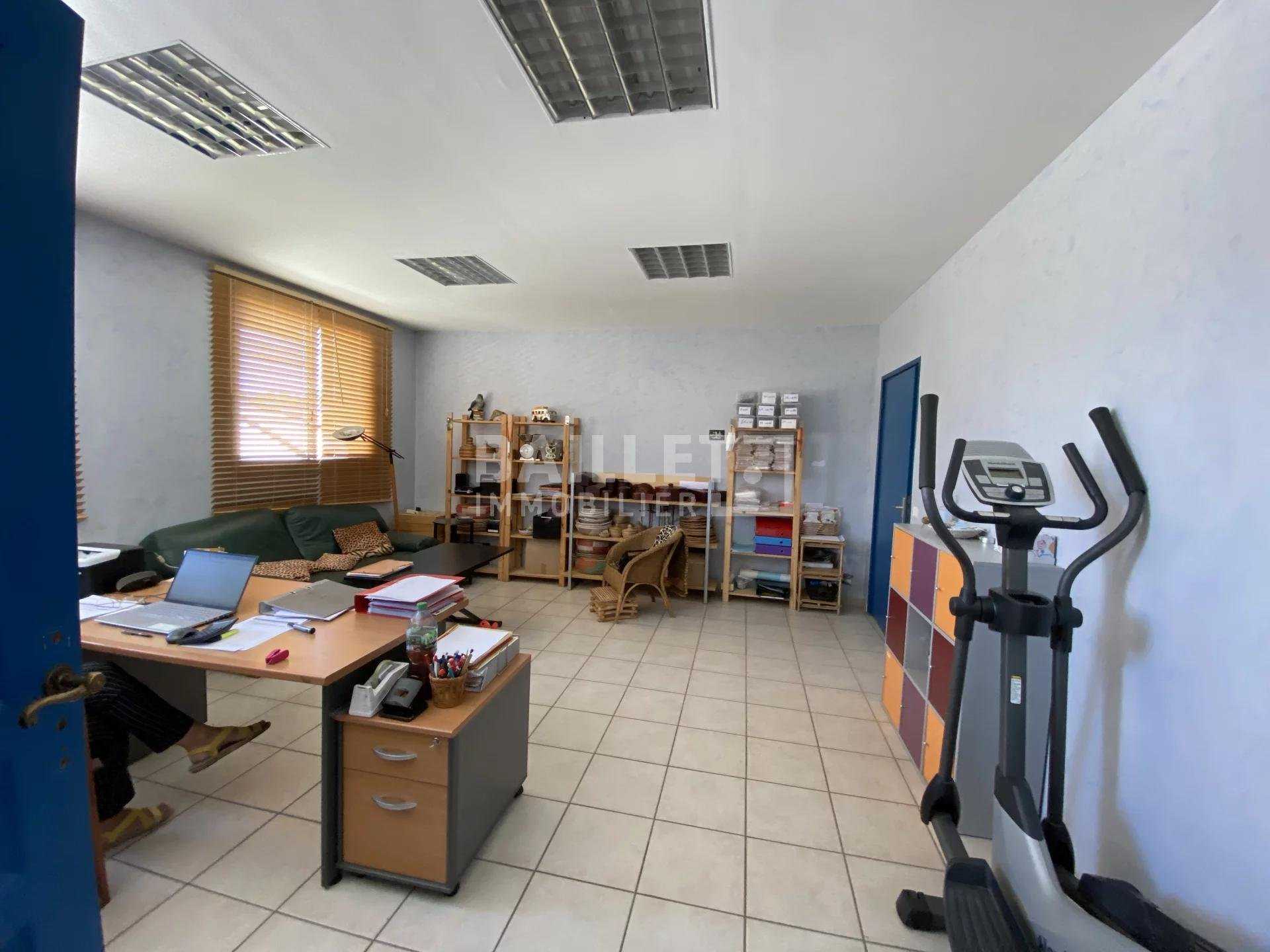 办公室 在 图雷特症, 普罗旺斯-阿尔卑斯-蓝色海岸 10818463