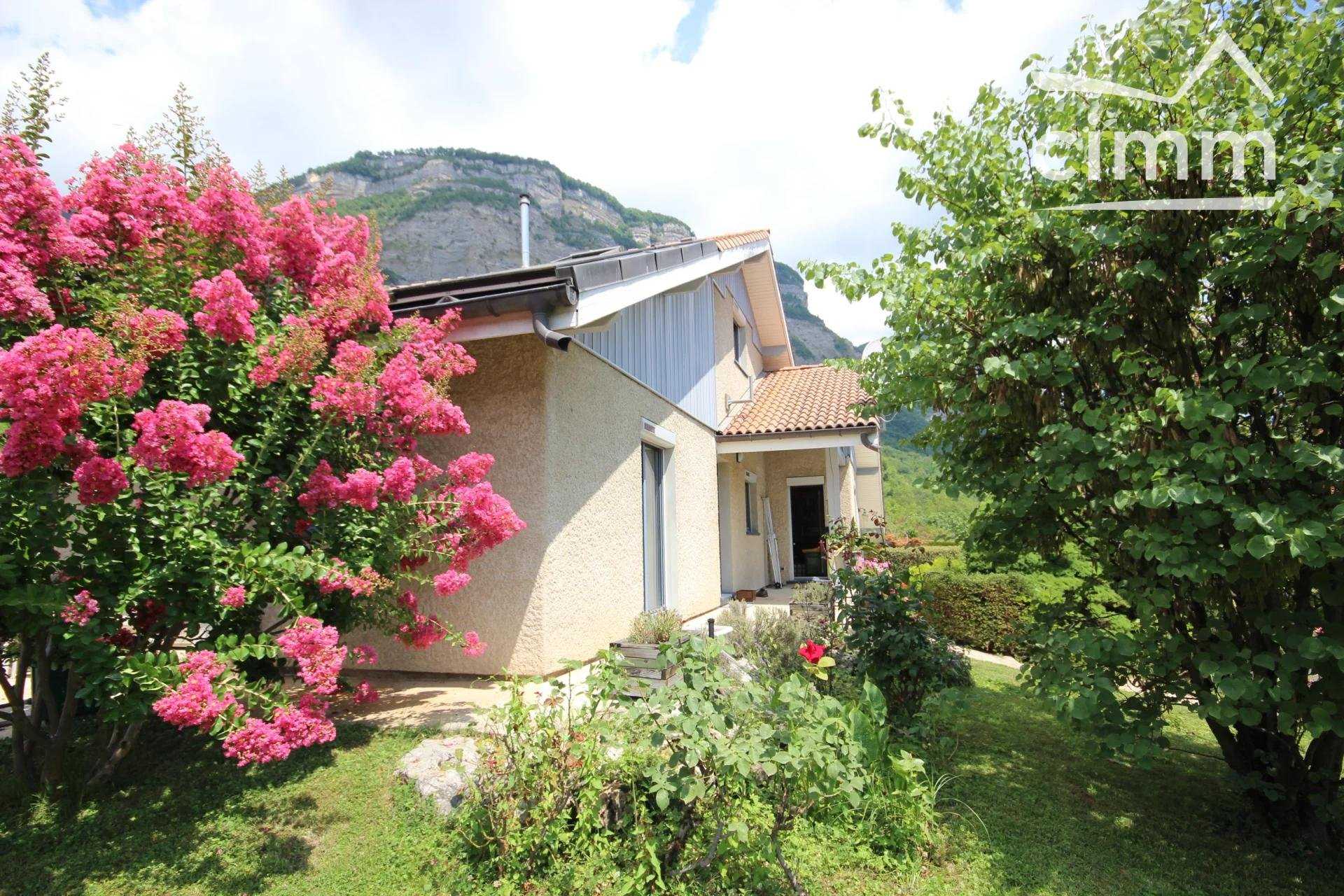 rumah dalam Crolles, Isère 10818658