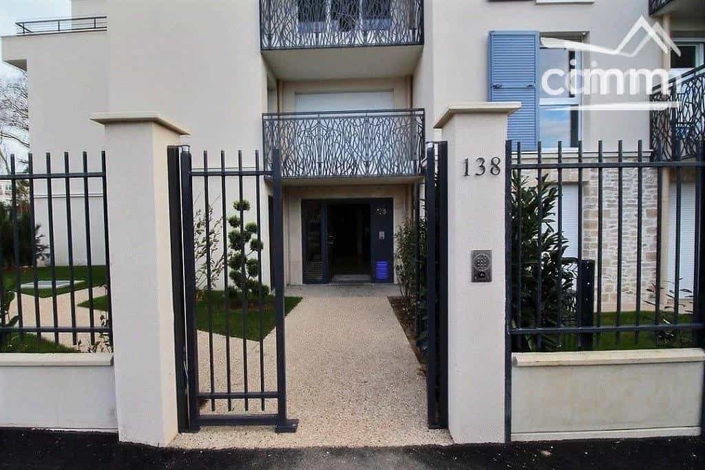 Condominium in Courcouronnes, Essonne 10818686