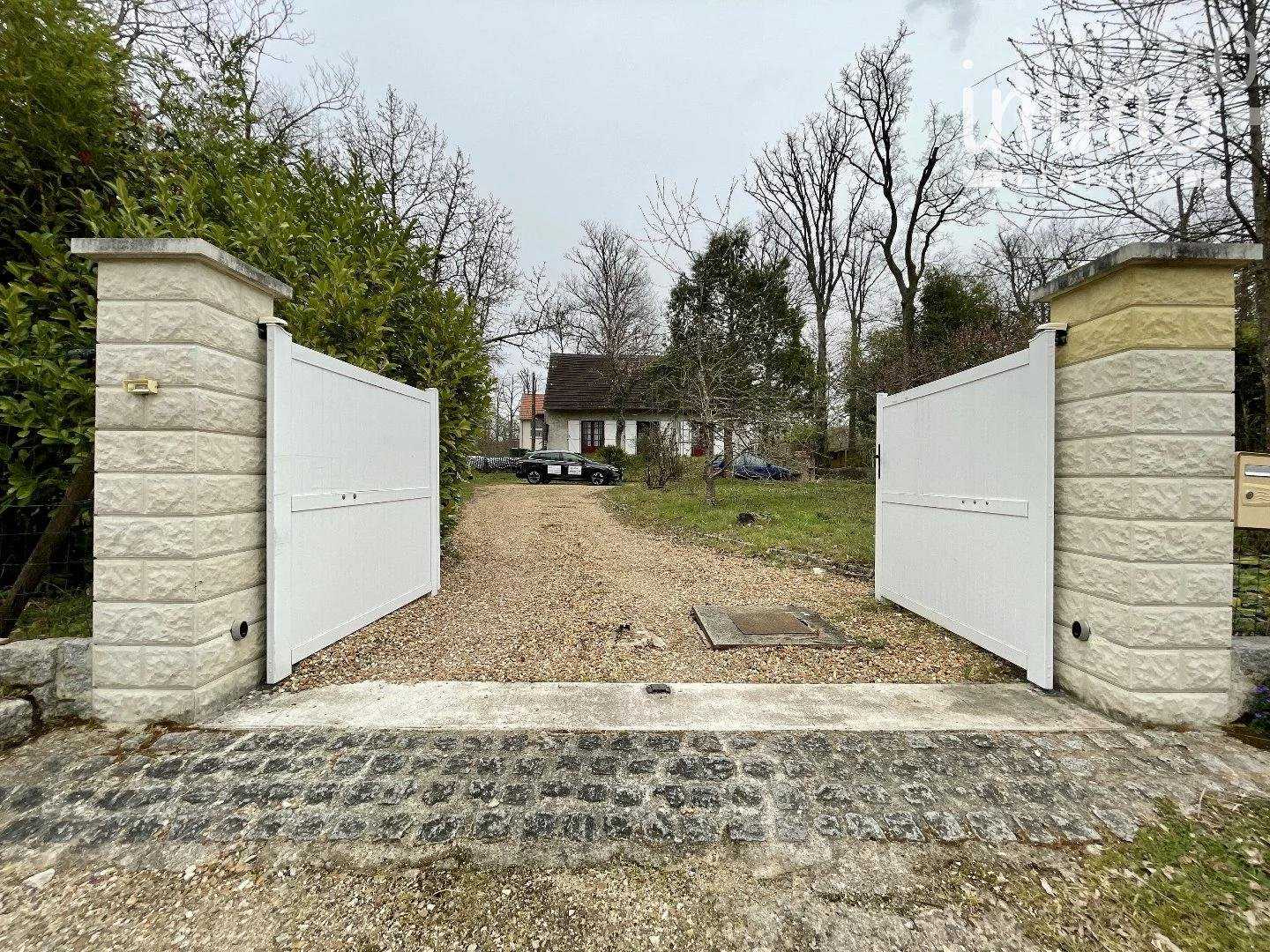 Residential in Candé-sur-Beuvron, Loir-et-Cher 10818776