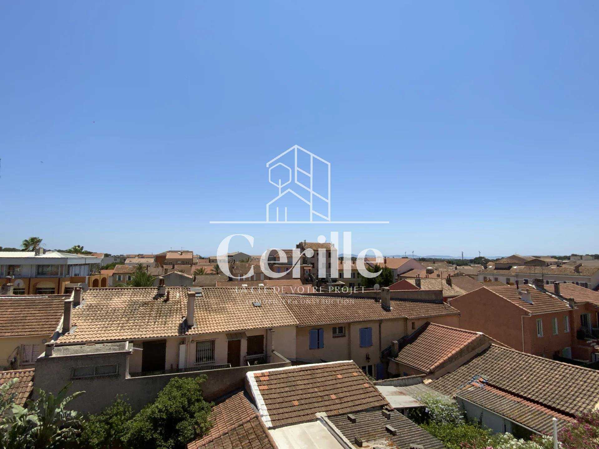 Condominium in La Londe-les-Maures, Provence-Alpes-Côte d'Azur 10818976