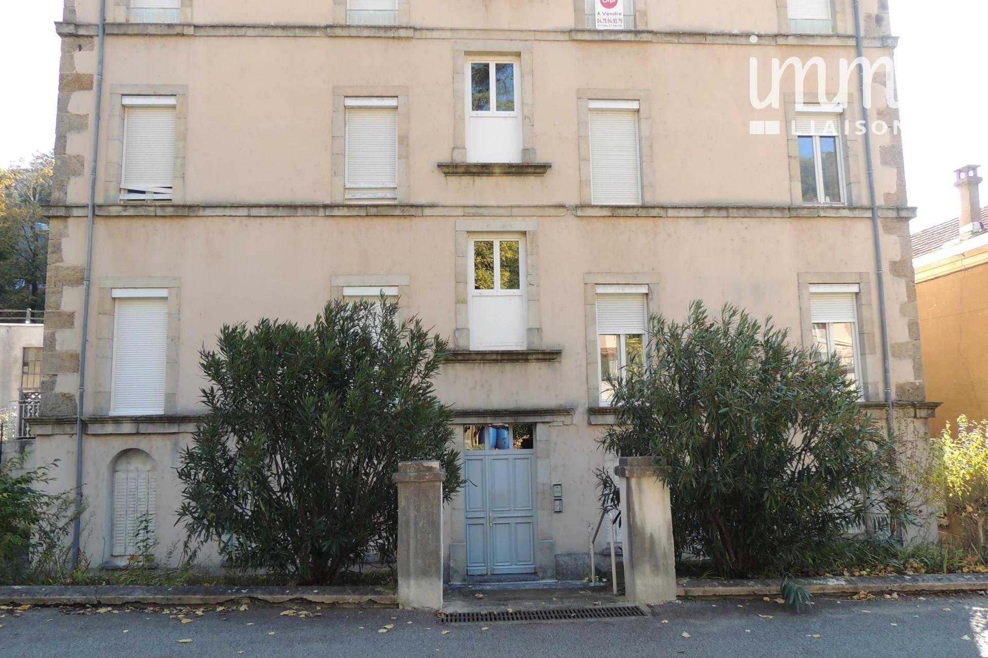 Condominium in Vals-les-Bains, Auvergne-Rhone-Alpes 10819047
