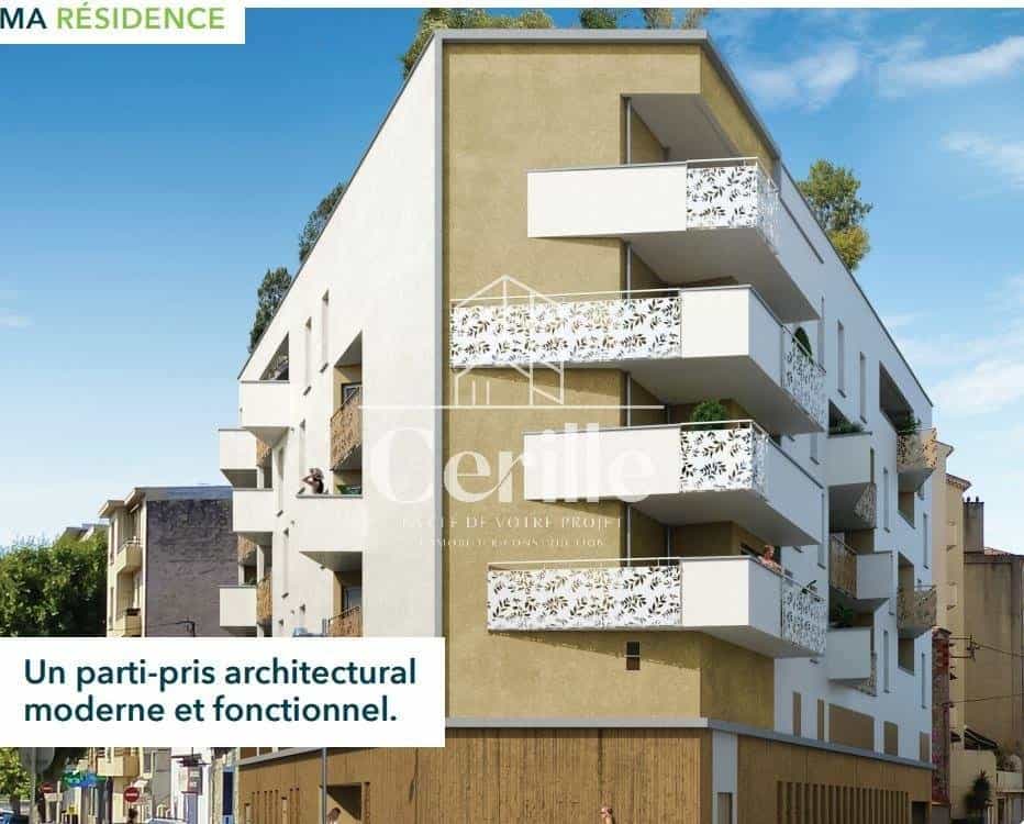 Condominium in Toulon, Provence-Alpes-Cote d'Azur 10819220