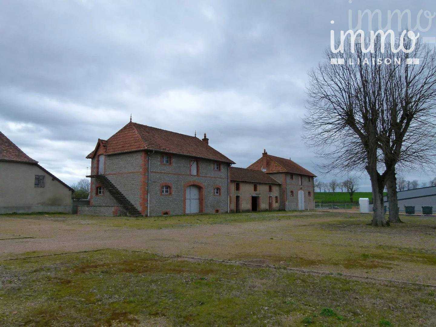 σπίτι σε Marcigny, Bourgogne-Franche-Comte 10819237
