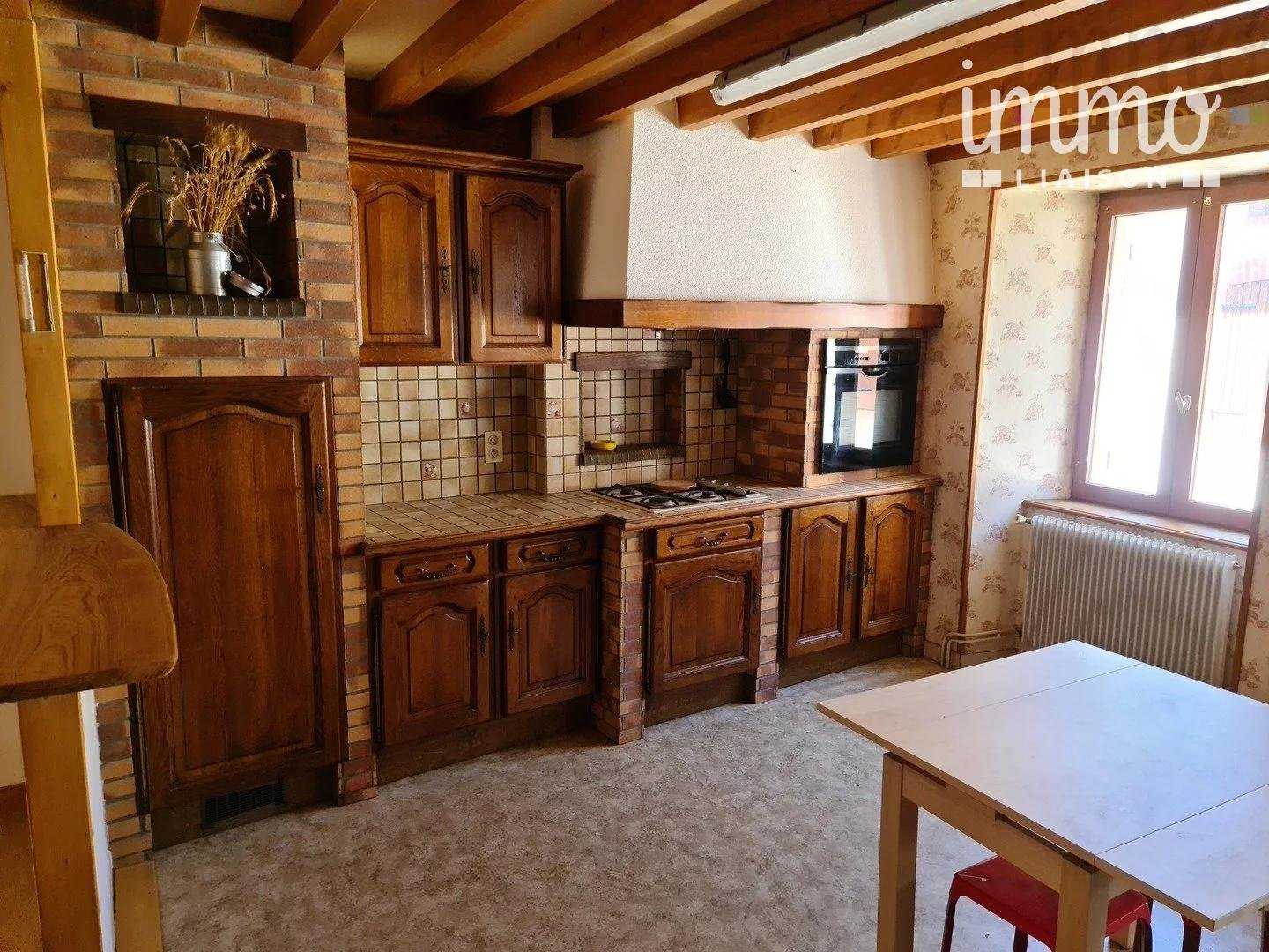 House in Courpiere, Auvergne-Rhone-Alpes 10819305