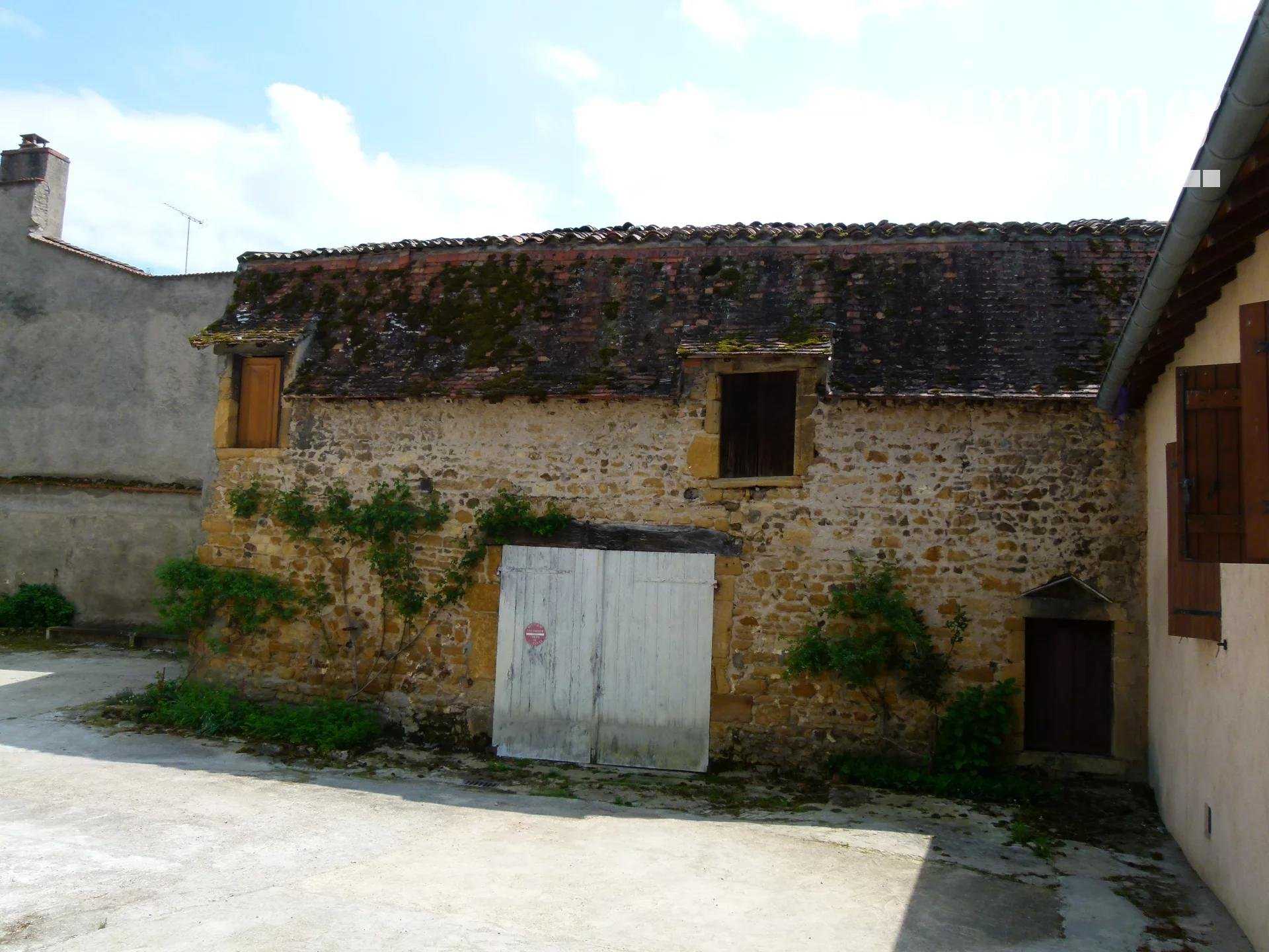 Rumah di Marcigny, Bourgogne-Franche-Comte 10819314